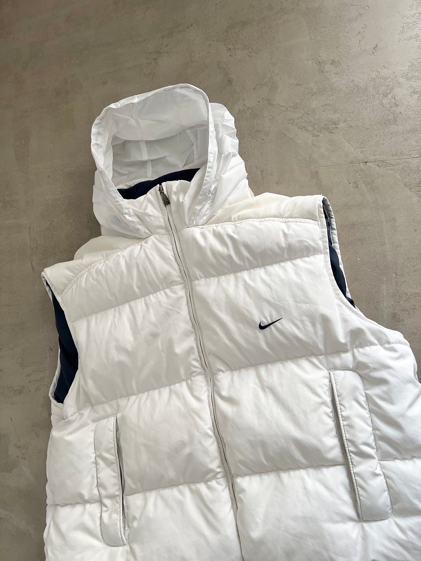 WHITE NIKE PUFFER VEST - 2000S - XL/L