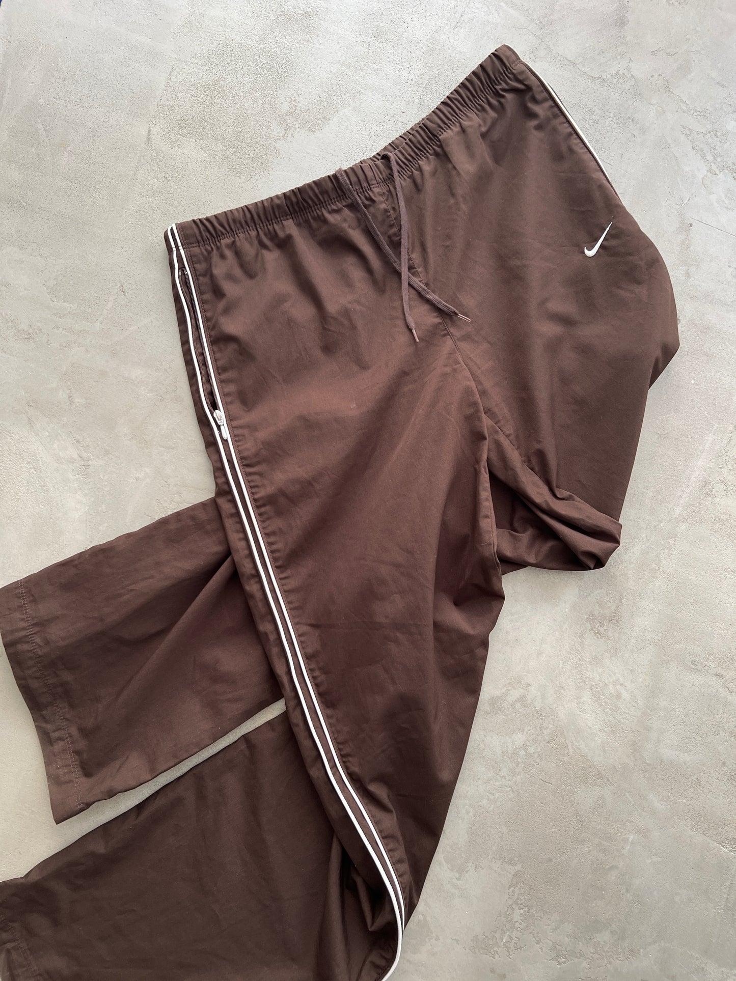 MOCHA NIKE TRACK PANTS - 2000S - M/S