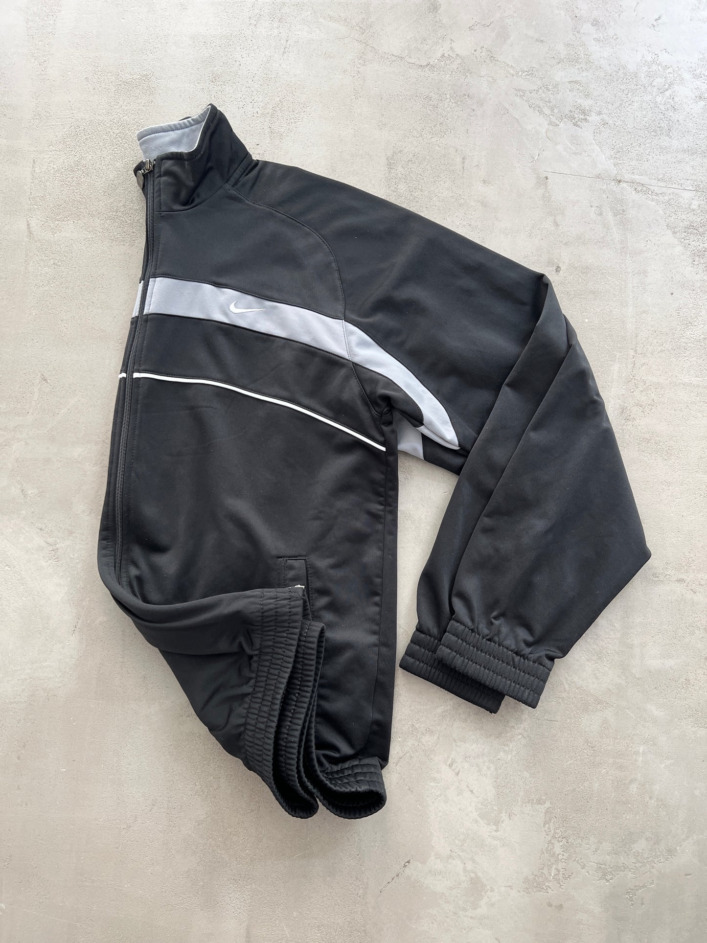 BLACK NIKE TRACK JACKET - 2000S - M