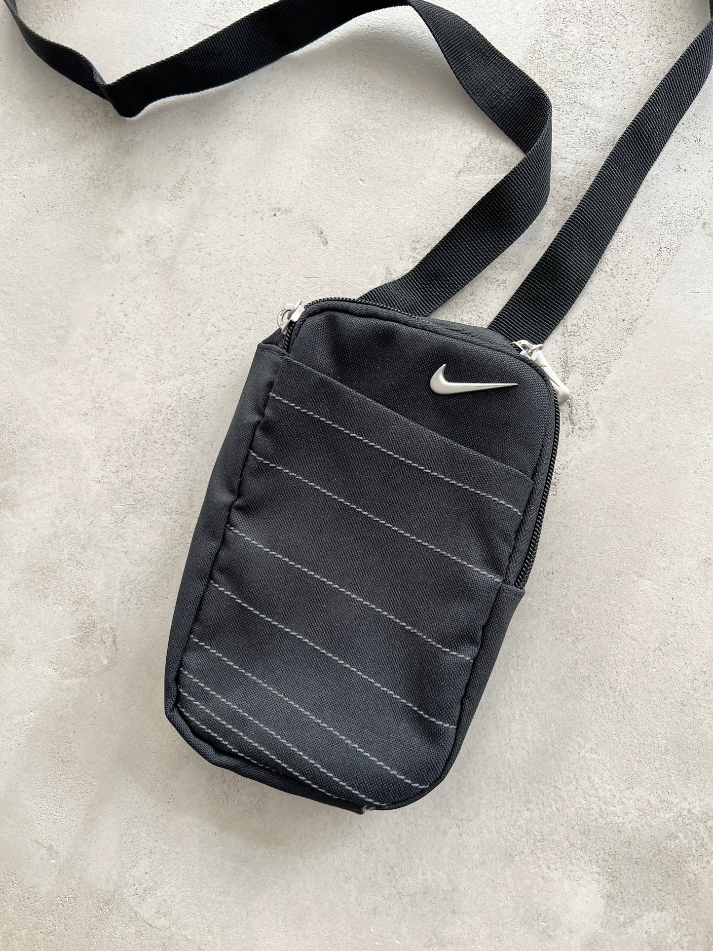 BLACK/SILVER NIKE BAG - 2000S