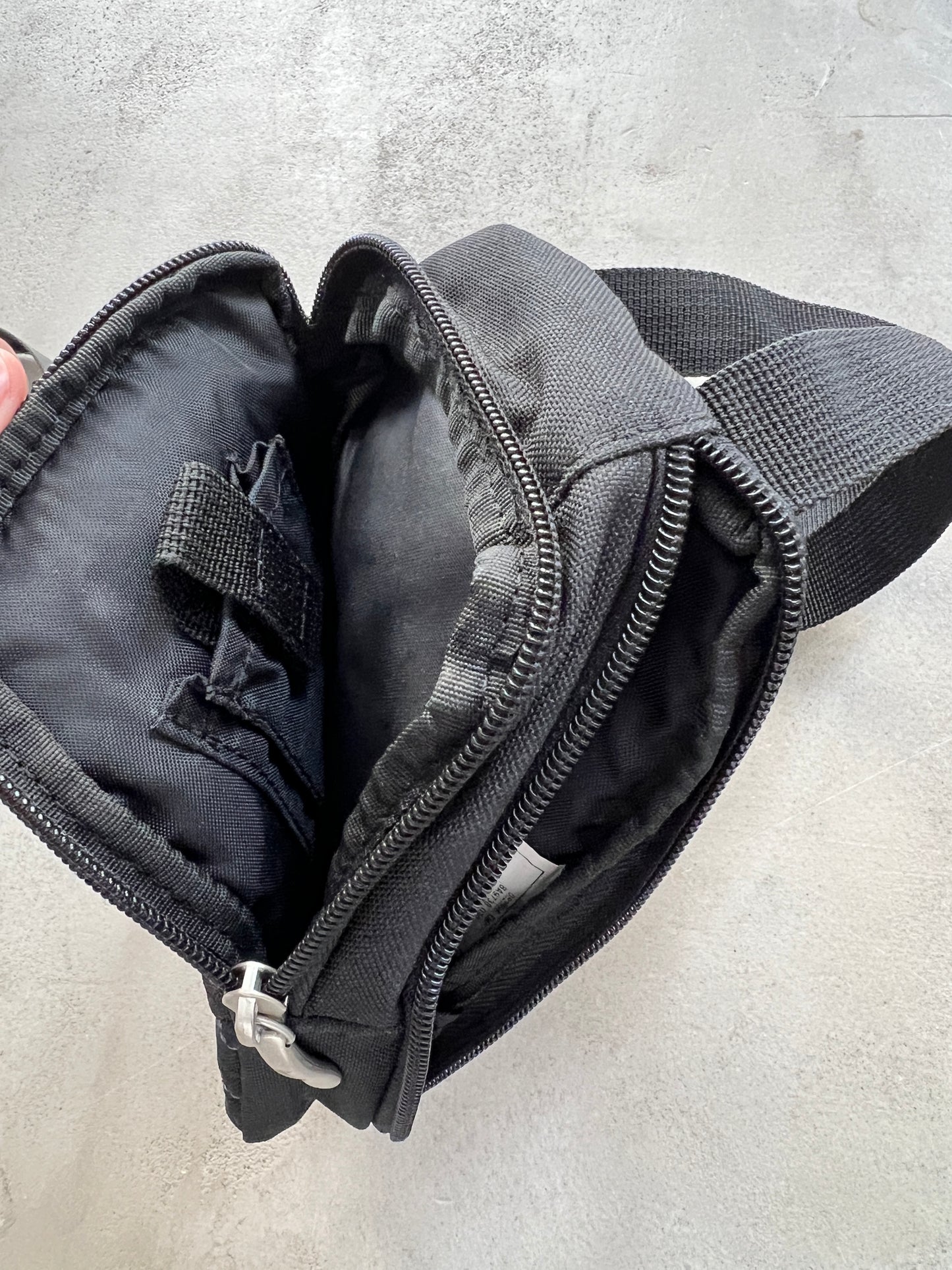 BLACK/SILVER NIKE BAG - 2000S