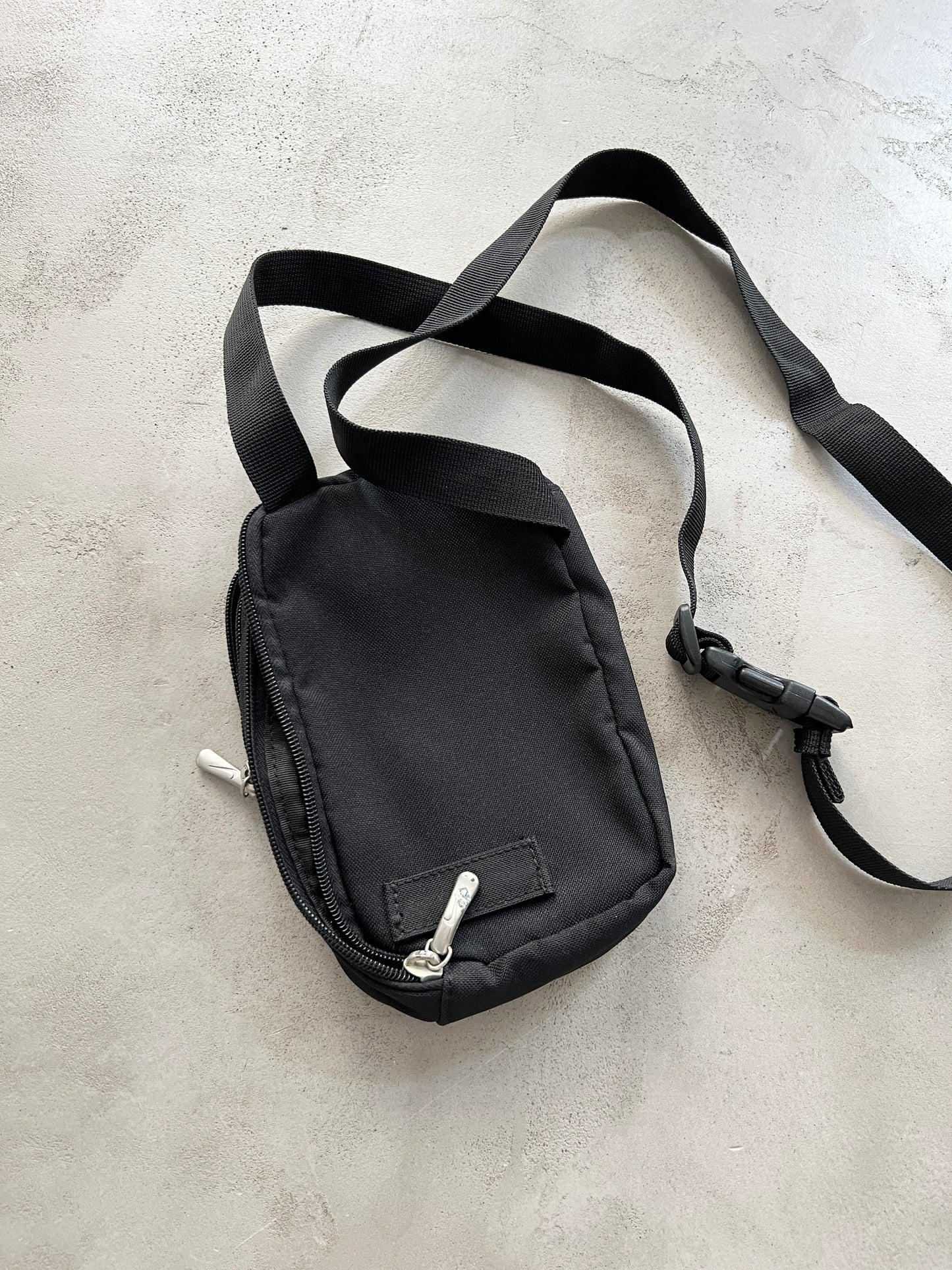 BLACK/SILVER NIKE BAG - 2000S