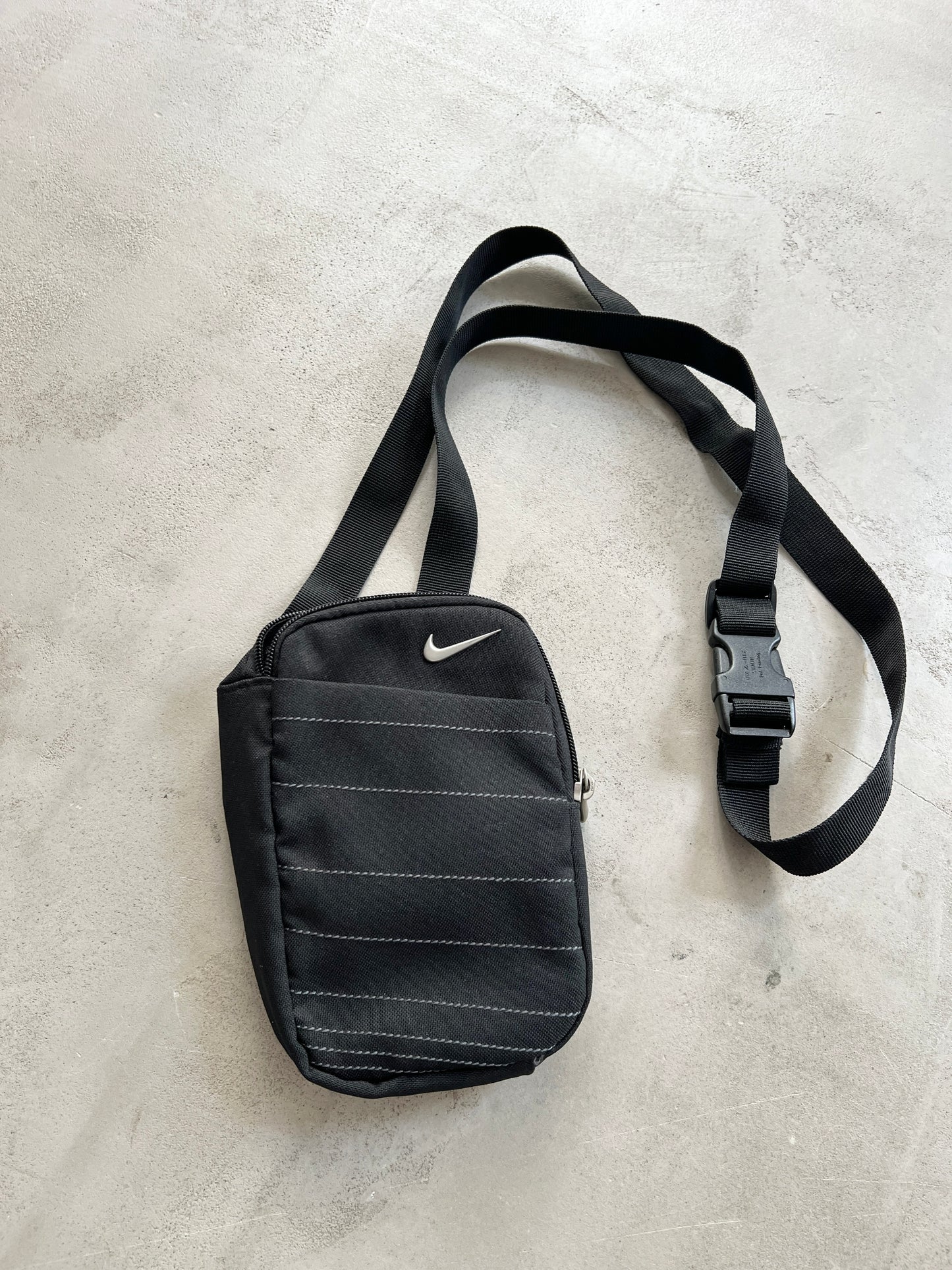 BLACK/SILVER NIKE BAG - 2000S