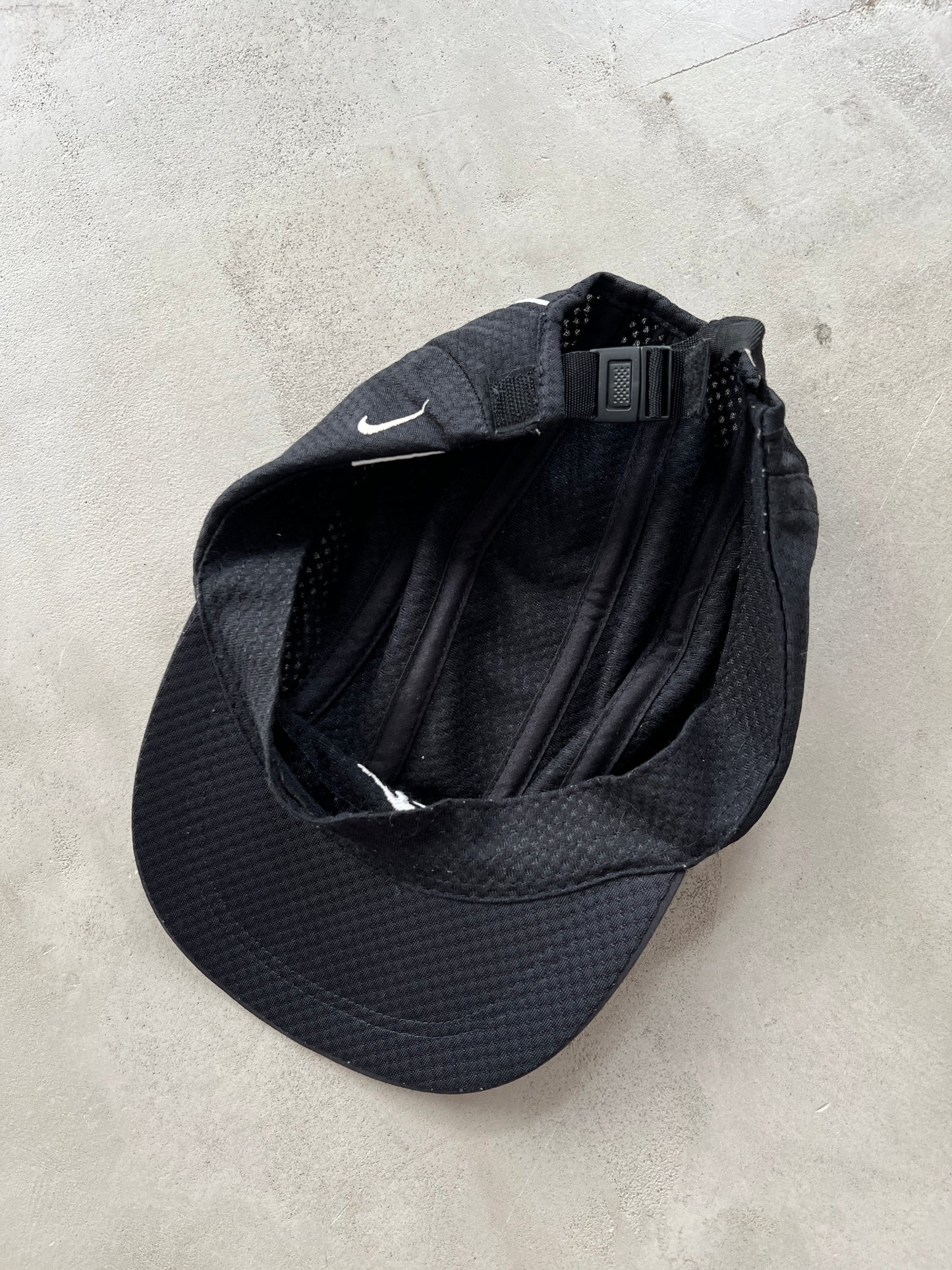 BLACK NIKE TENNIS X AGASSI CAP - 1990S