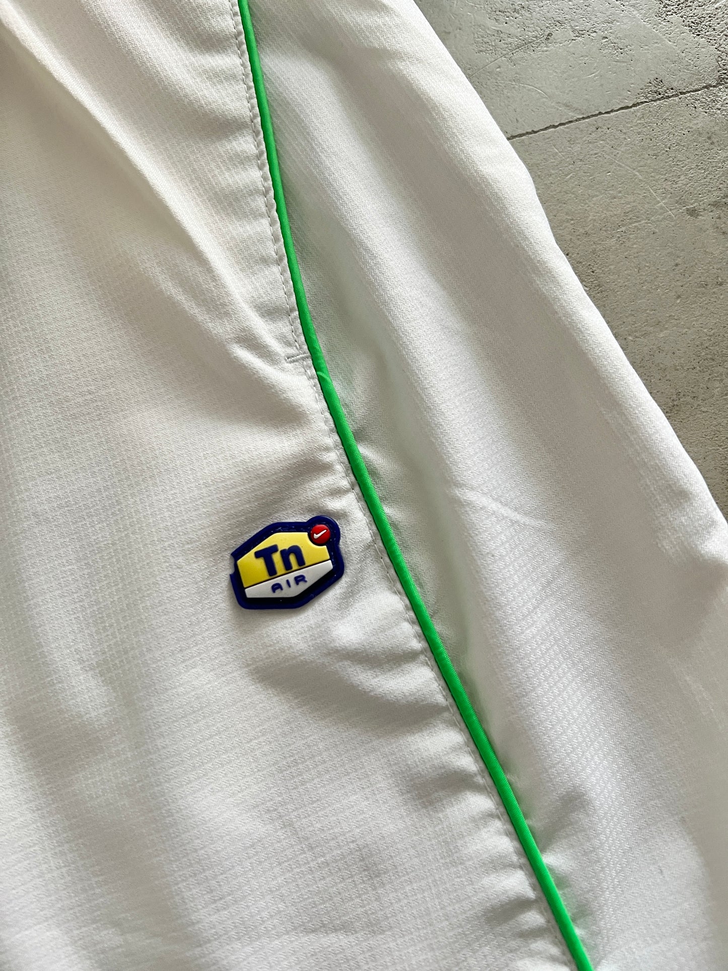 WHITE/GREEN TN7 TRACK PANTS - 2000S - L