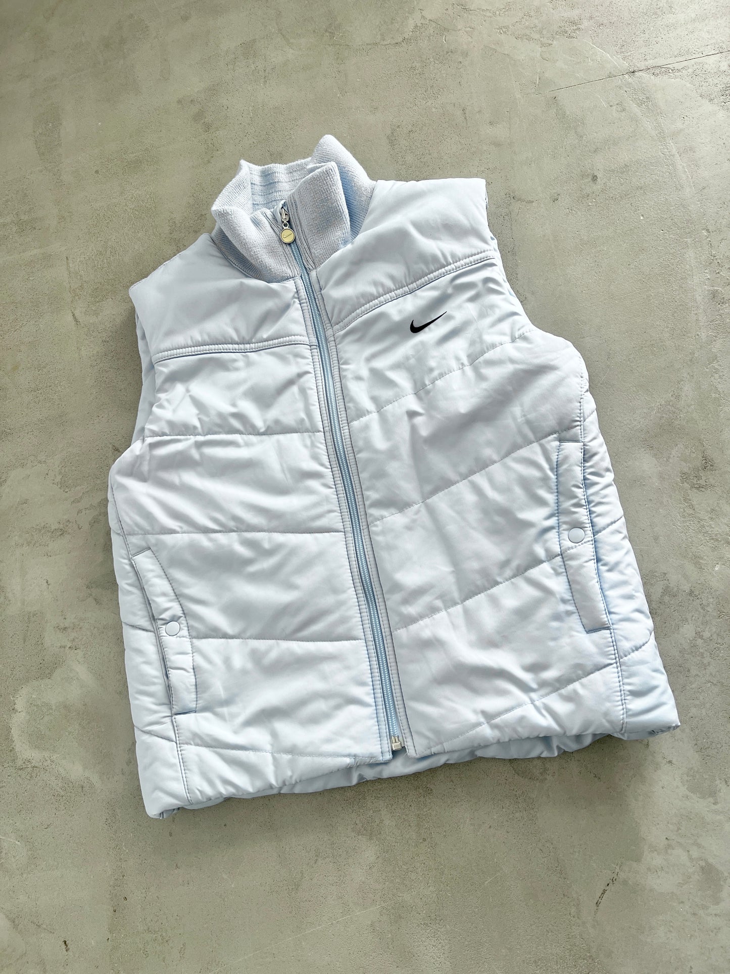 BABY BLUE NIKE PUFFER VEST - 2000S - WOMENS S