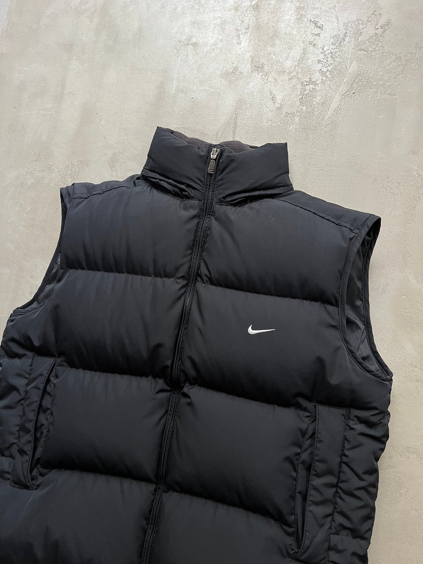 BLACK NIKE PUFFER VEST - 2000S - L