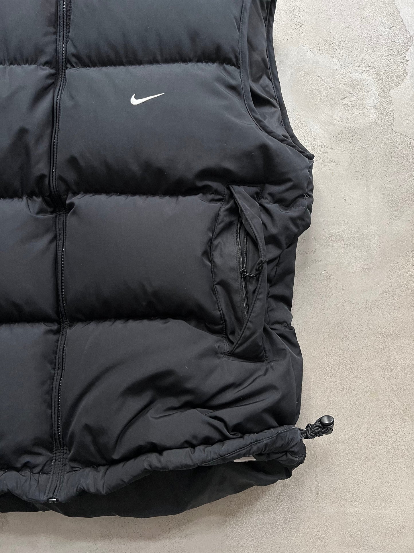 BLACK NIKE PUFFER VEST - 2000S - L