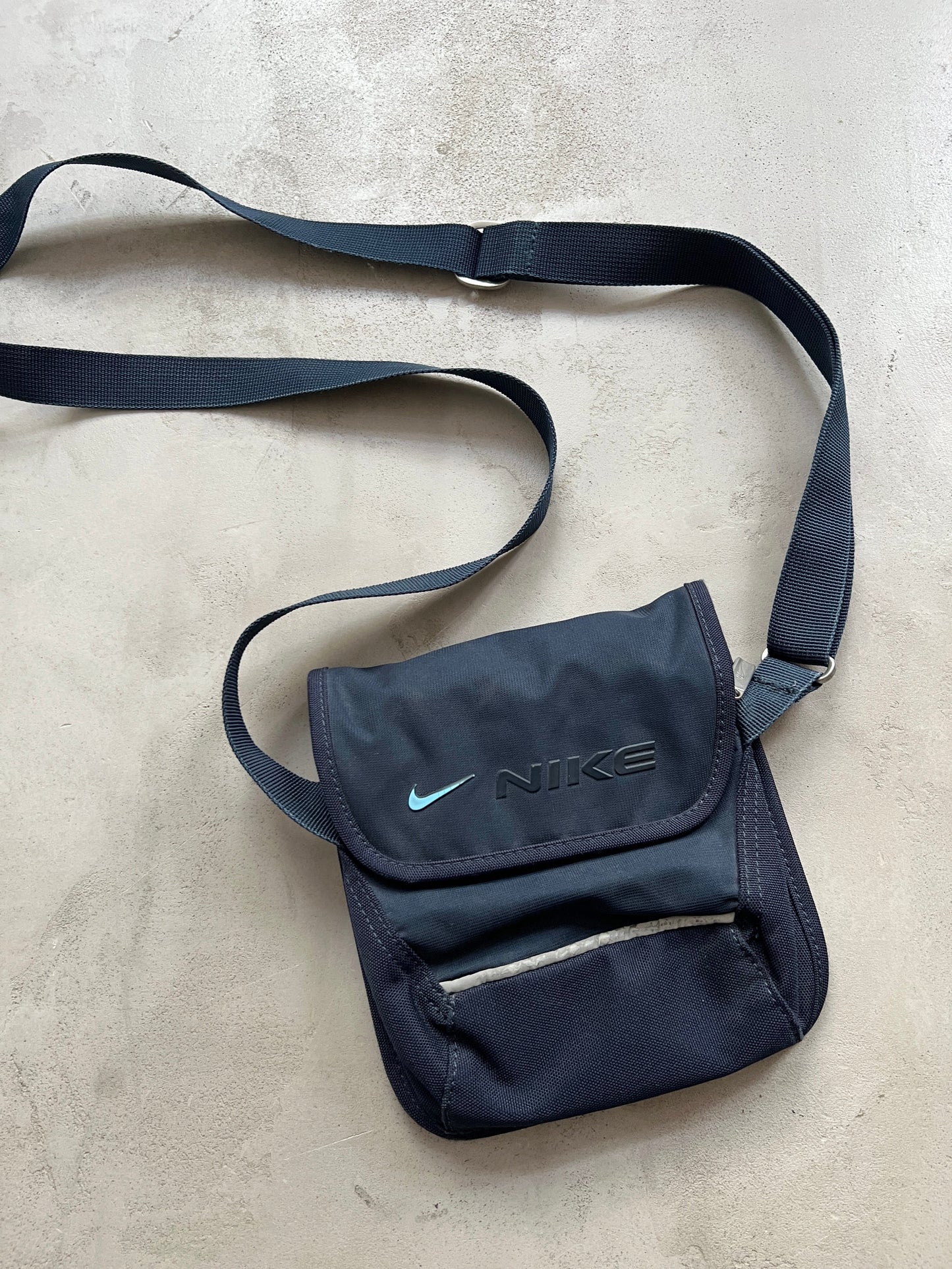 NAVY/BABY BLUE NIKE BAG - 2000S