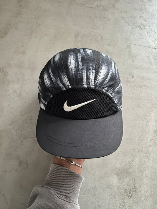 BLACK/WHITE NIKE CAP - 2000S