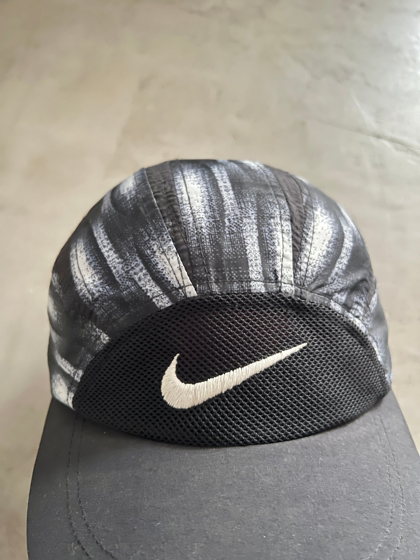 BLACK/WHITE NIKE CAP - 2000S