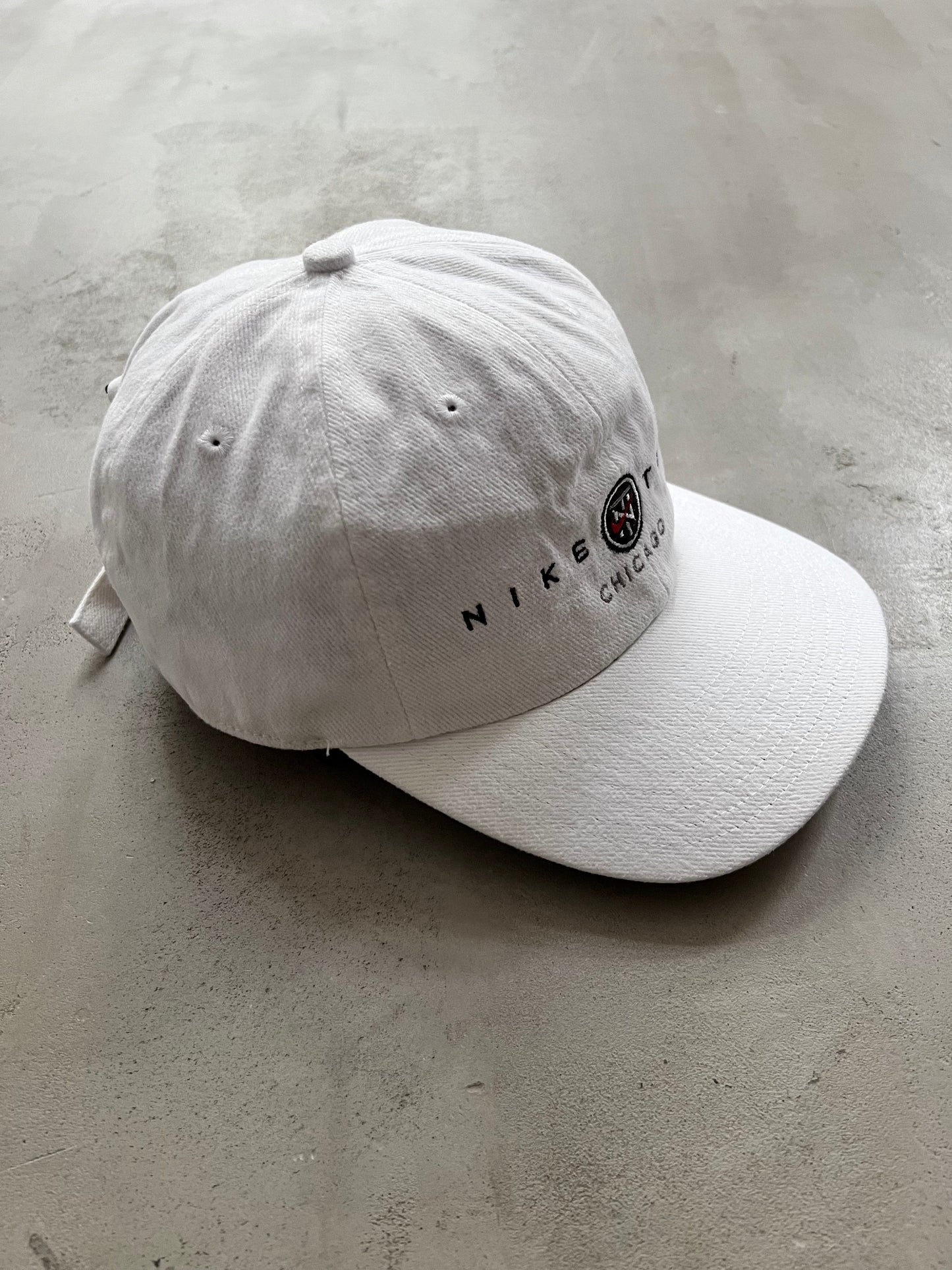 WHITE NIKE TOWN CAP - 1990S