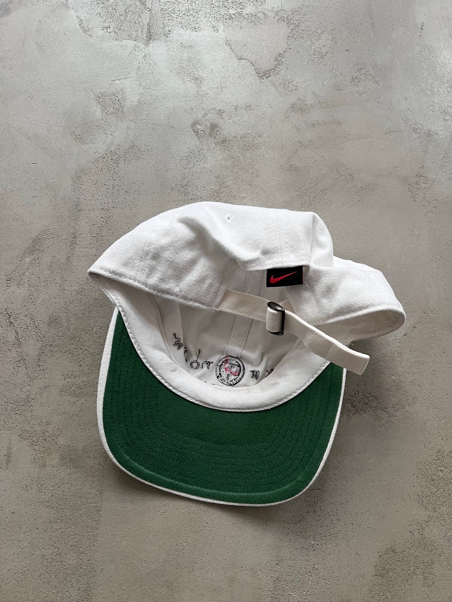 WHITE NIKE TOWN CAP - 1990S