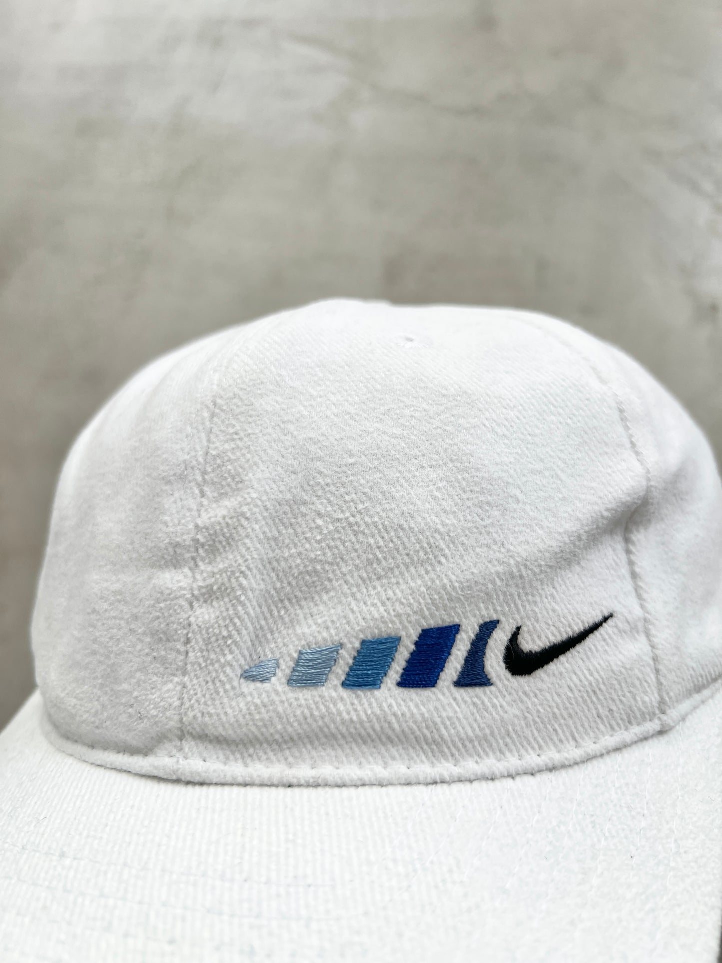 WHITE NIKE CAP - 1990S