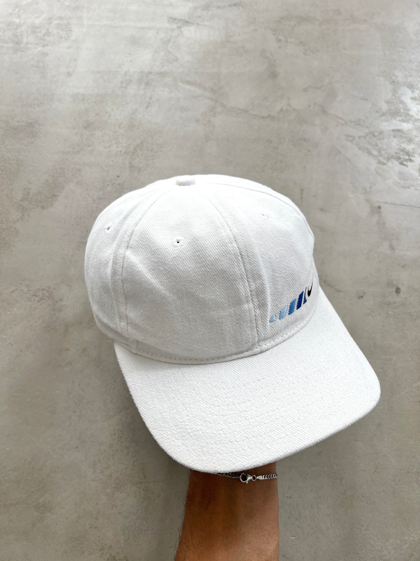 WHITE NIKE CAP - 1990S