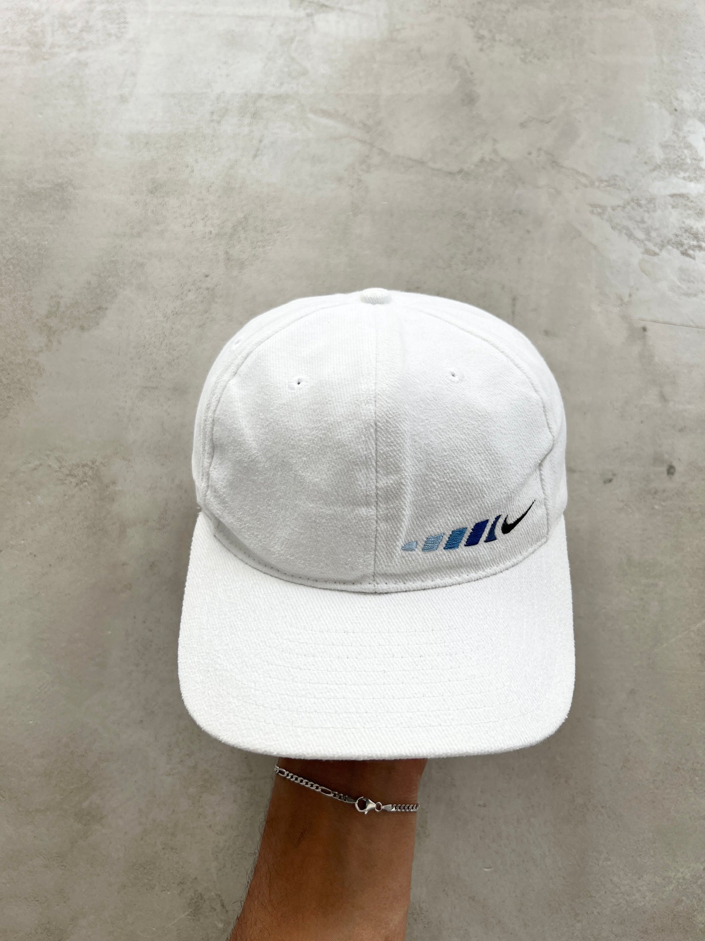 WHITE NIKE CAP - 1990S