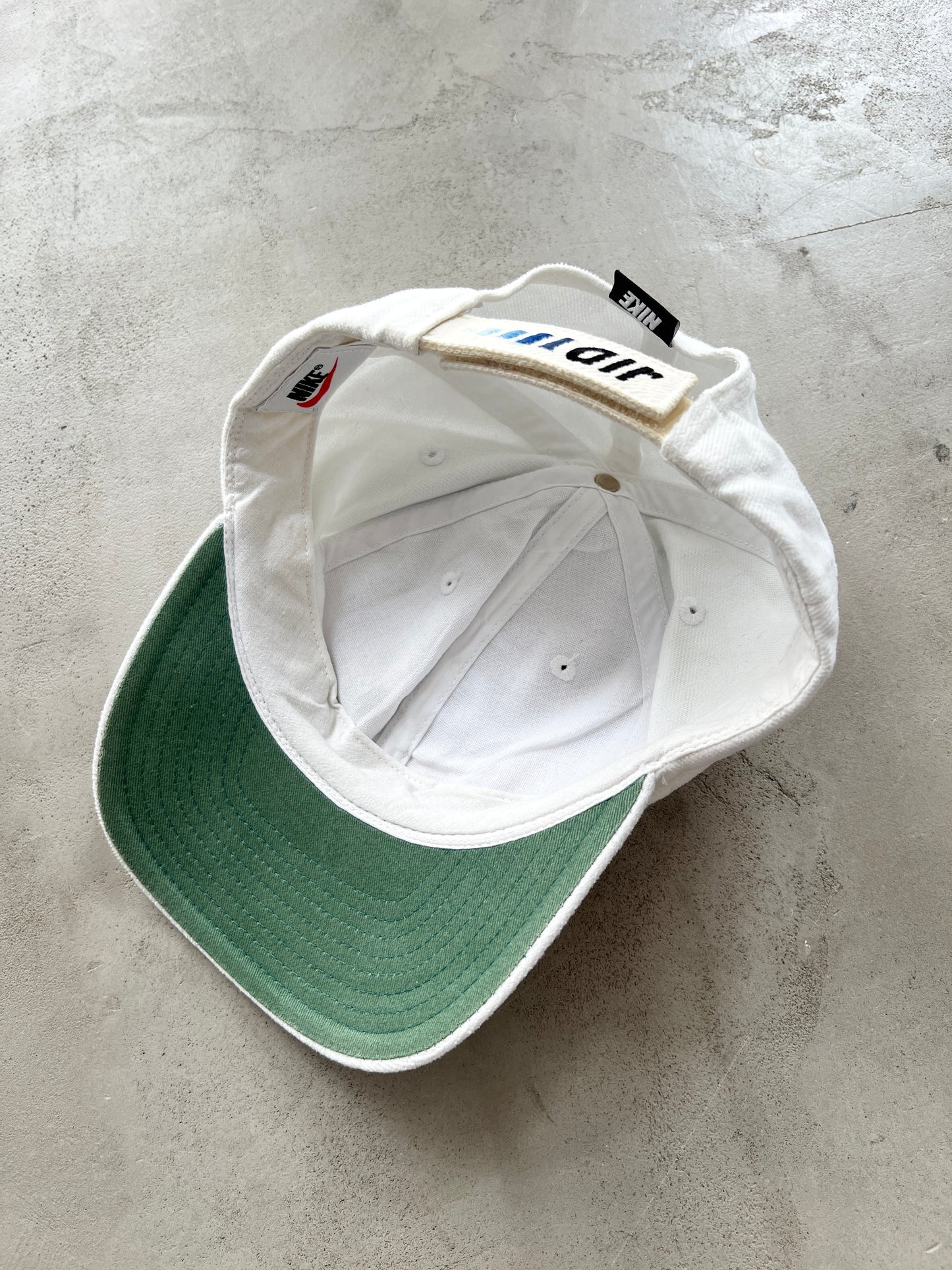 WHITE NIKE CAP - 1990S