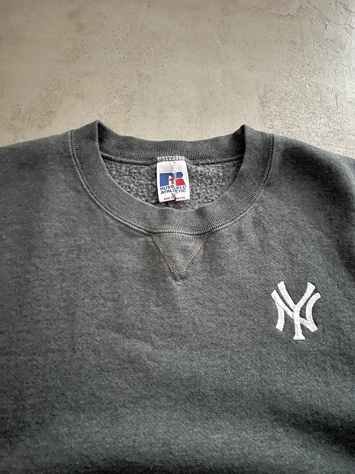 GREY YANKEES RUSSELL SWEATER - 1990S - L/M