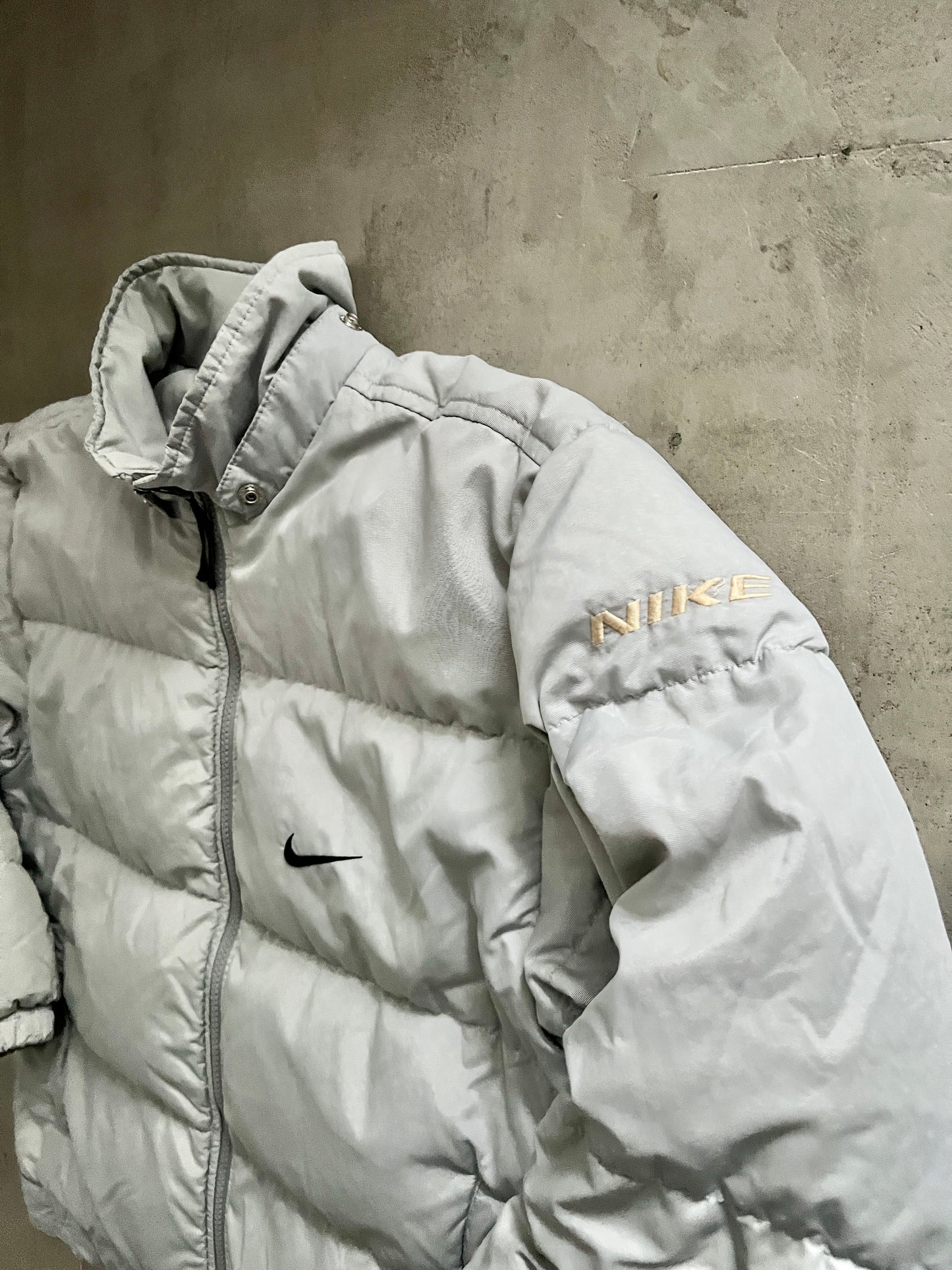 GREY NIKE PUFFER - 1990S - M