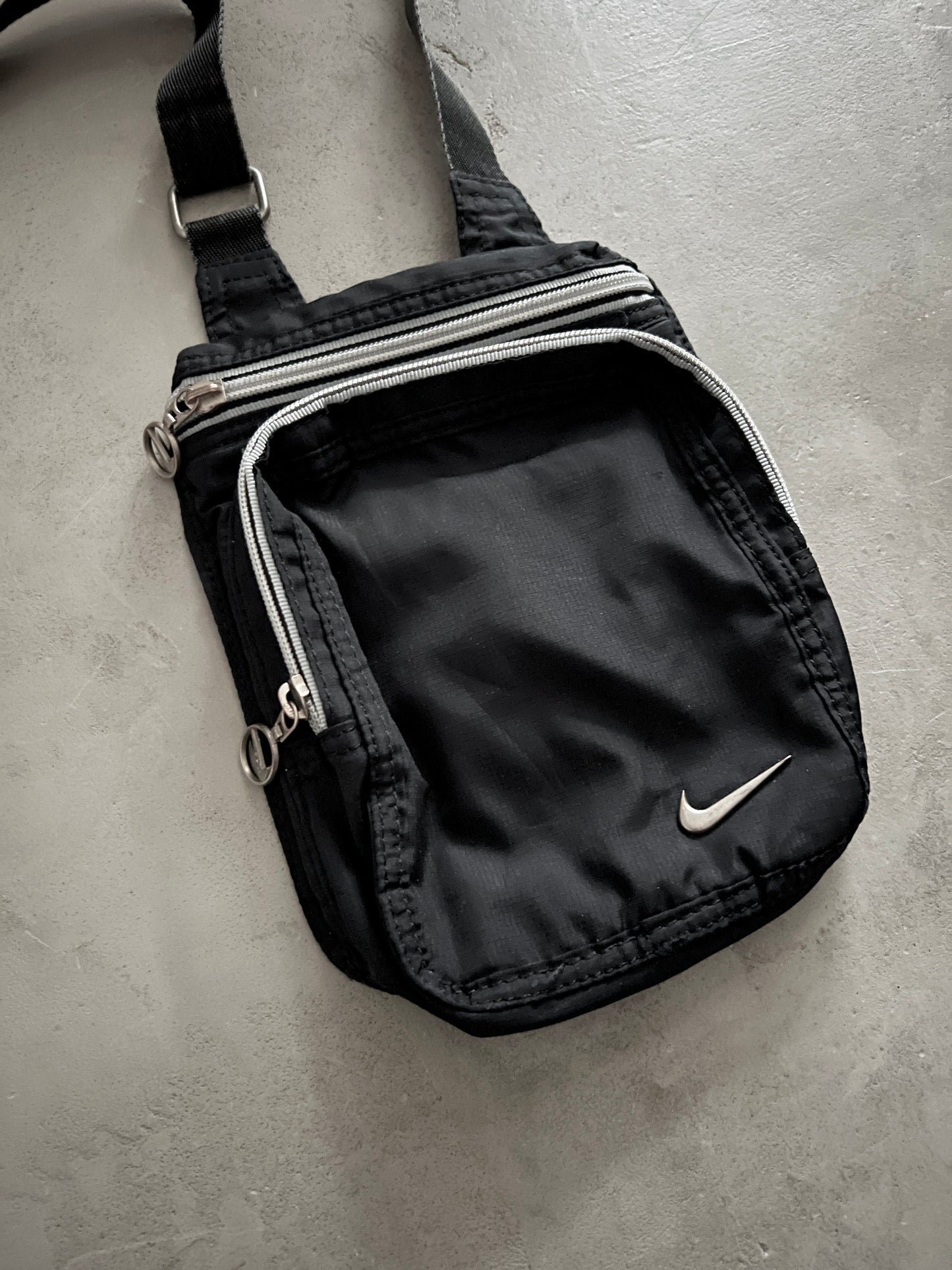 BLACK NIKE BAG - 2000S