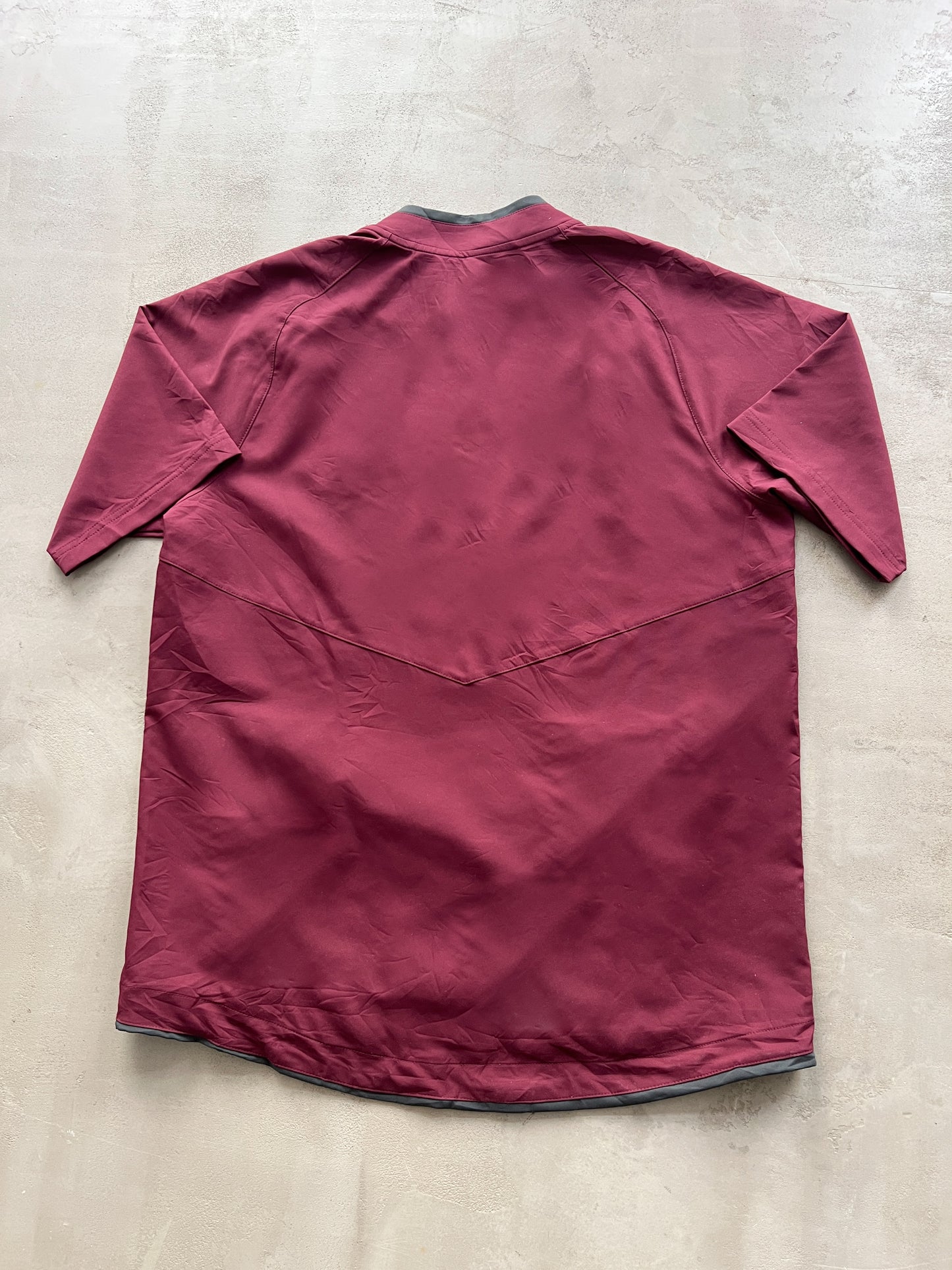 WINE RED FOOTBALL TEE - 2000S - L/XL