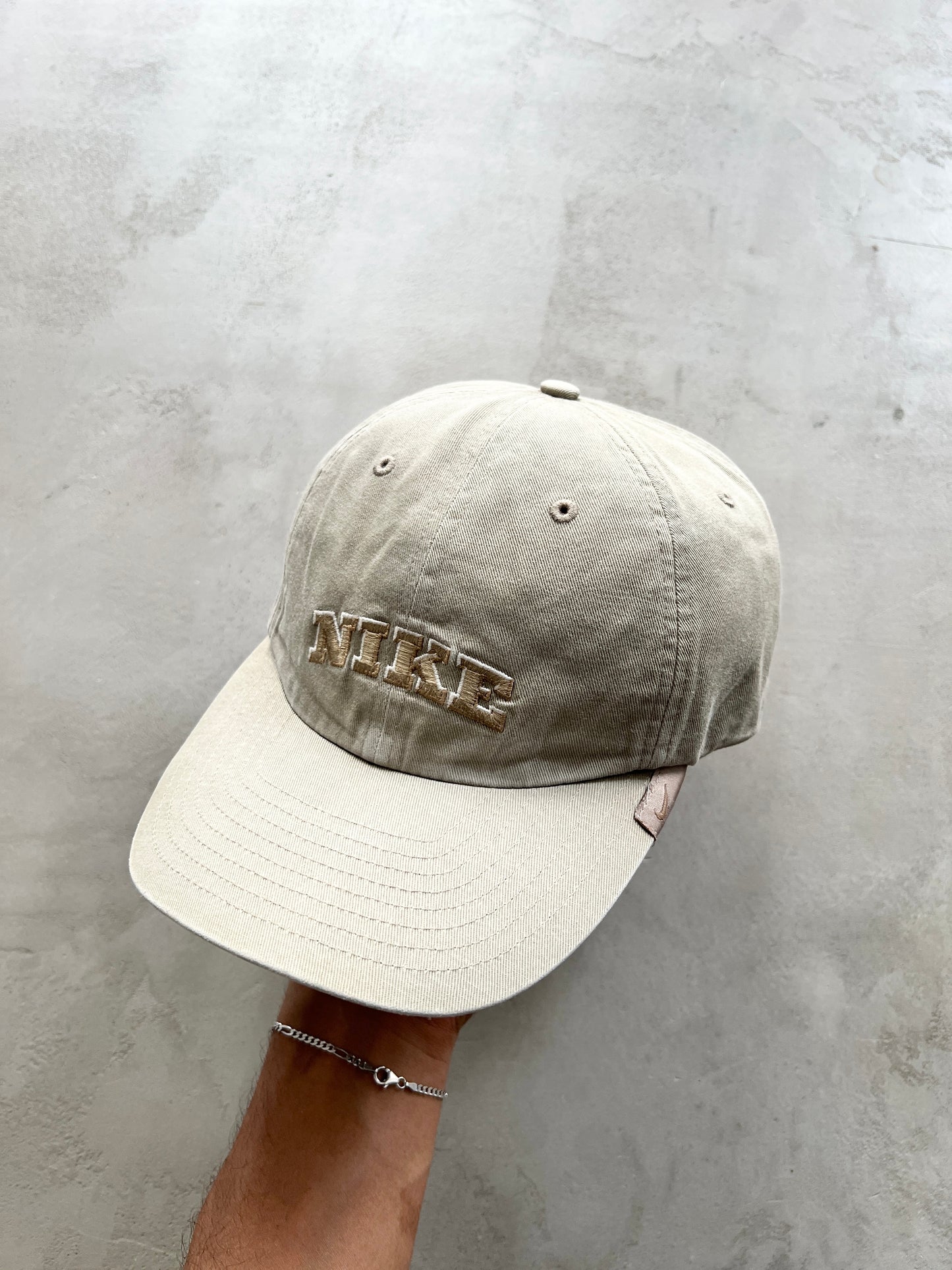 LIGHT BEIGE NIKE CAP  - 2000S