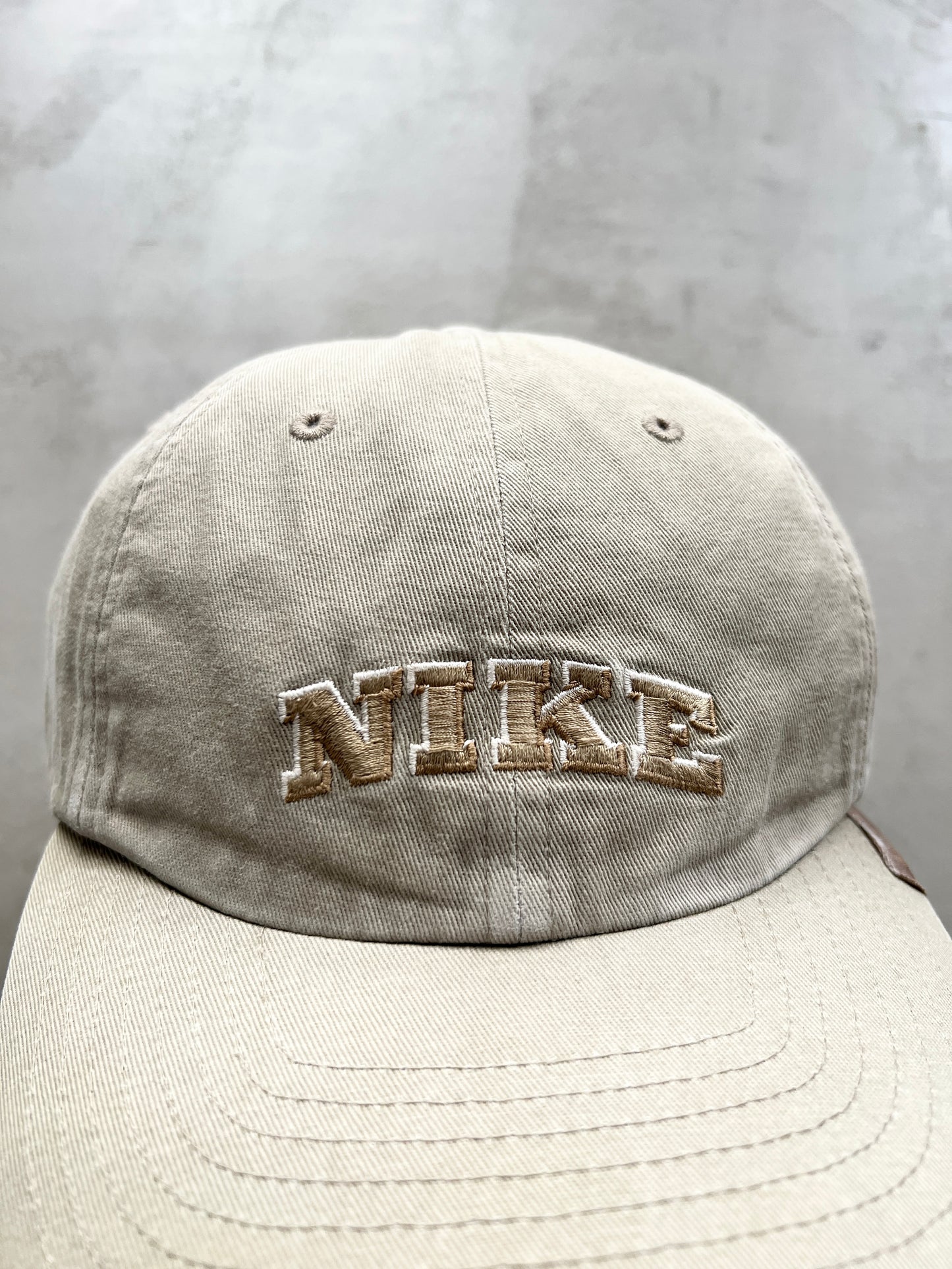 LIGHT BEIGE NIKE CAP  - 2000S