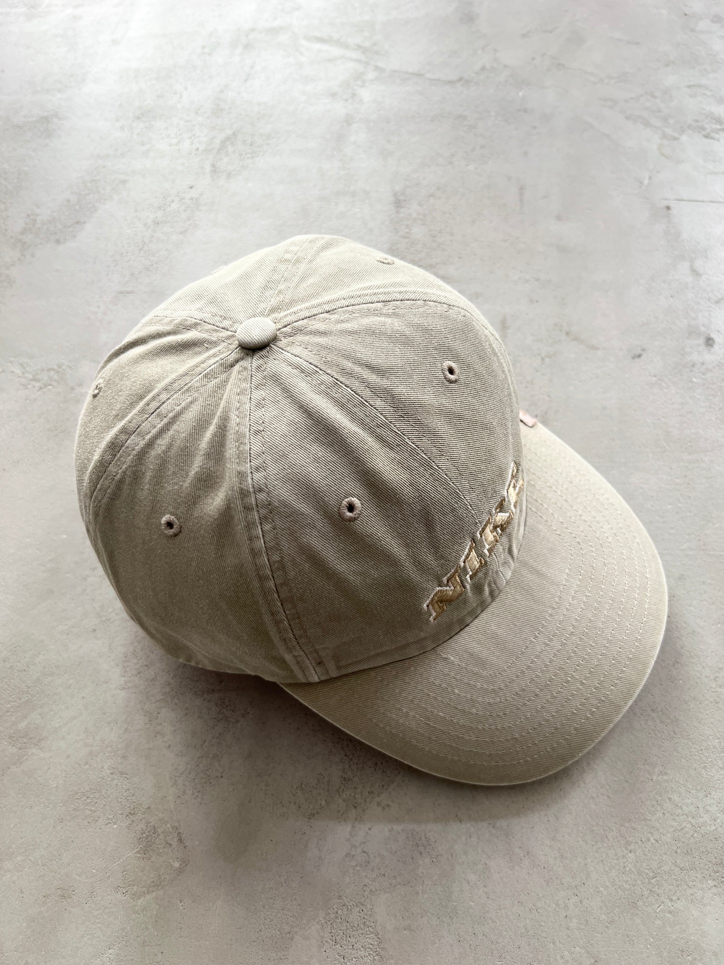 LIGHT BEIGE NIKE CAP  - 2000S