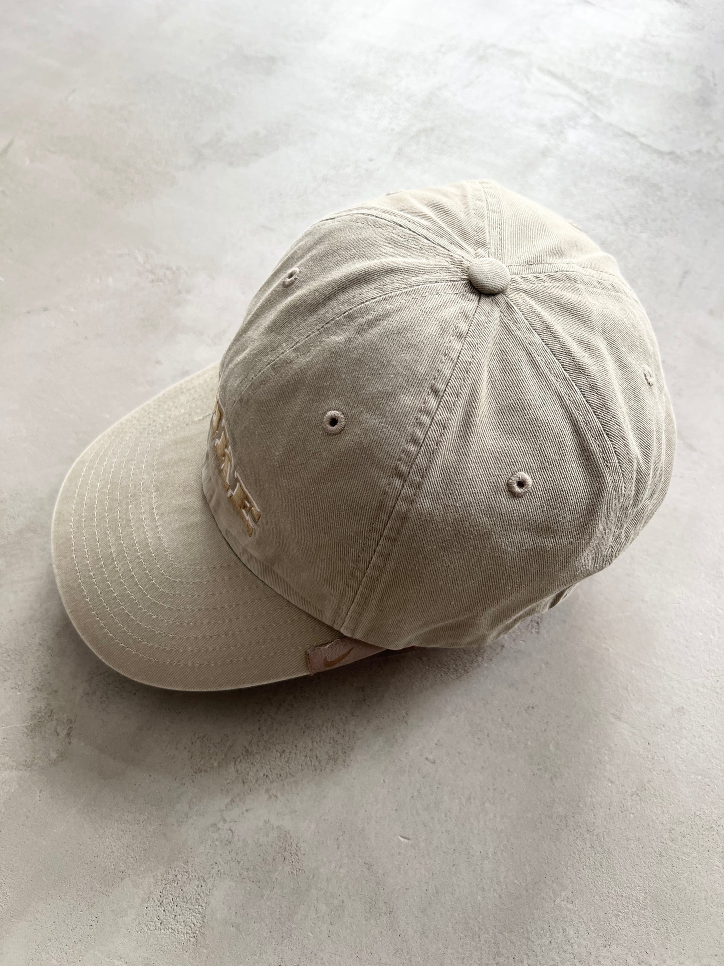 LIGHT BEIGE NIKE CAP  - 2000S