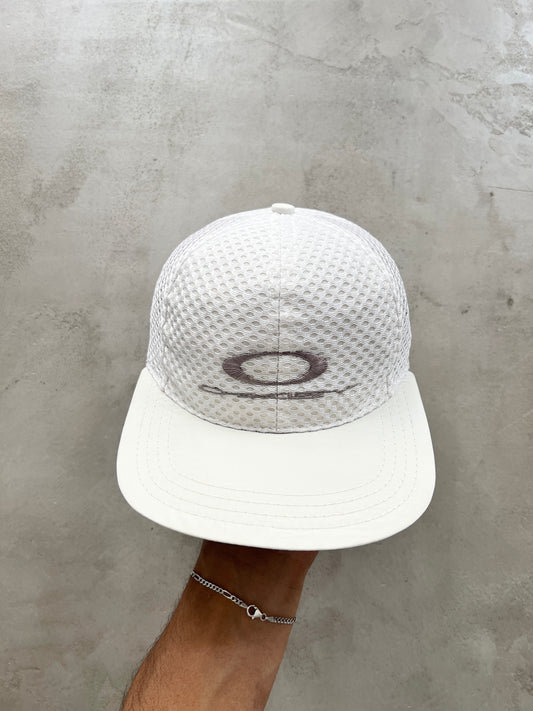 WHITE OAKLEY SOFTARE CAP - 1990S