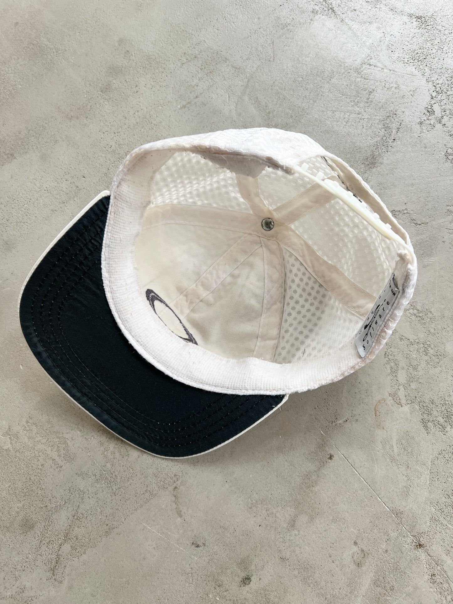 WHITE OAKLEY SOFTARE CAP - 1990S