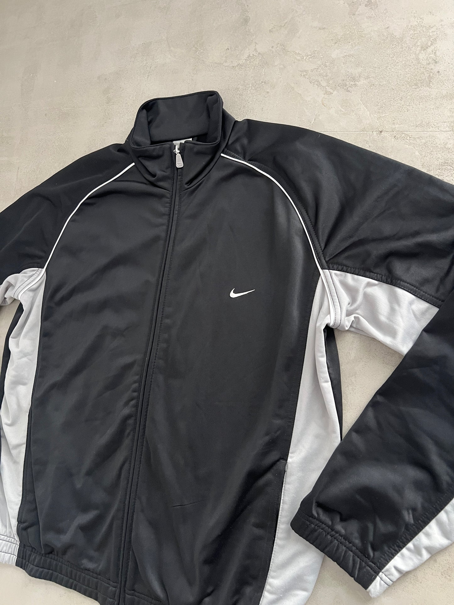 BLACK/GREY NIKE TRACK JACKET - 2000S - L