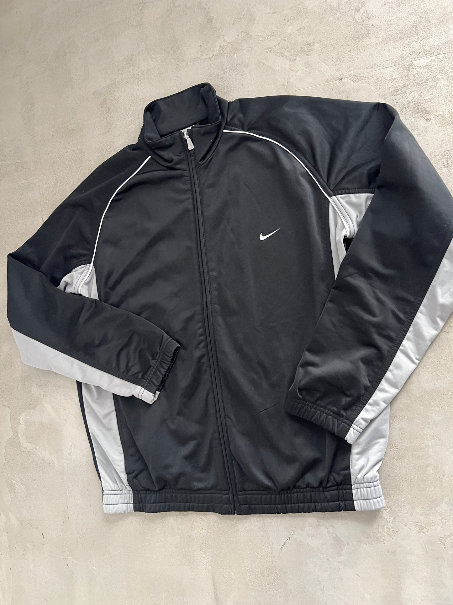 BLACK/GREY NIKE TRACK JACKET - 2000S - L