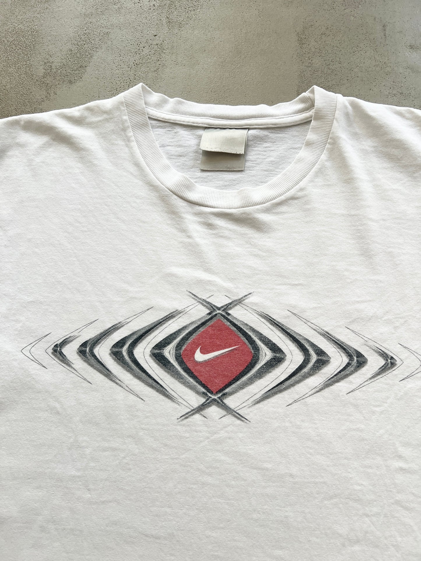 WHITE NIKE TEE - 1990S - L/XL