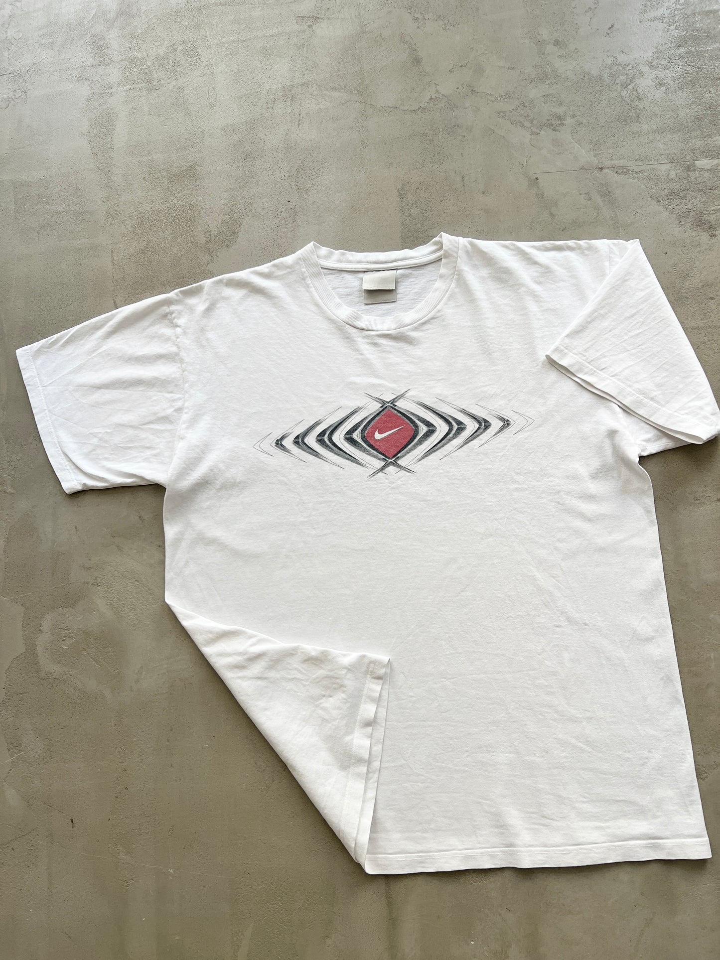 WHITE NIKE TEE - 1990S - L/XL