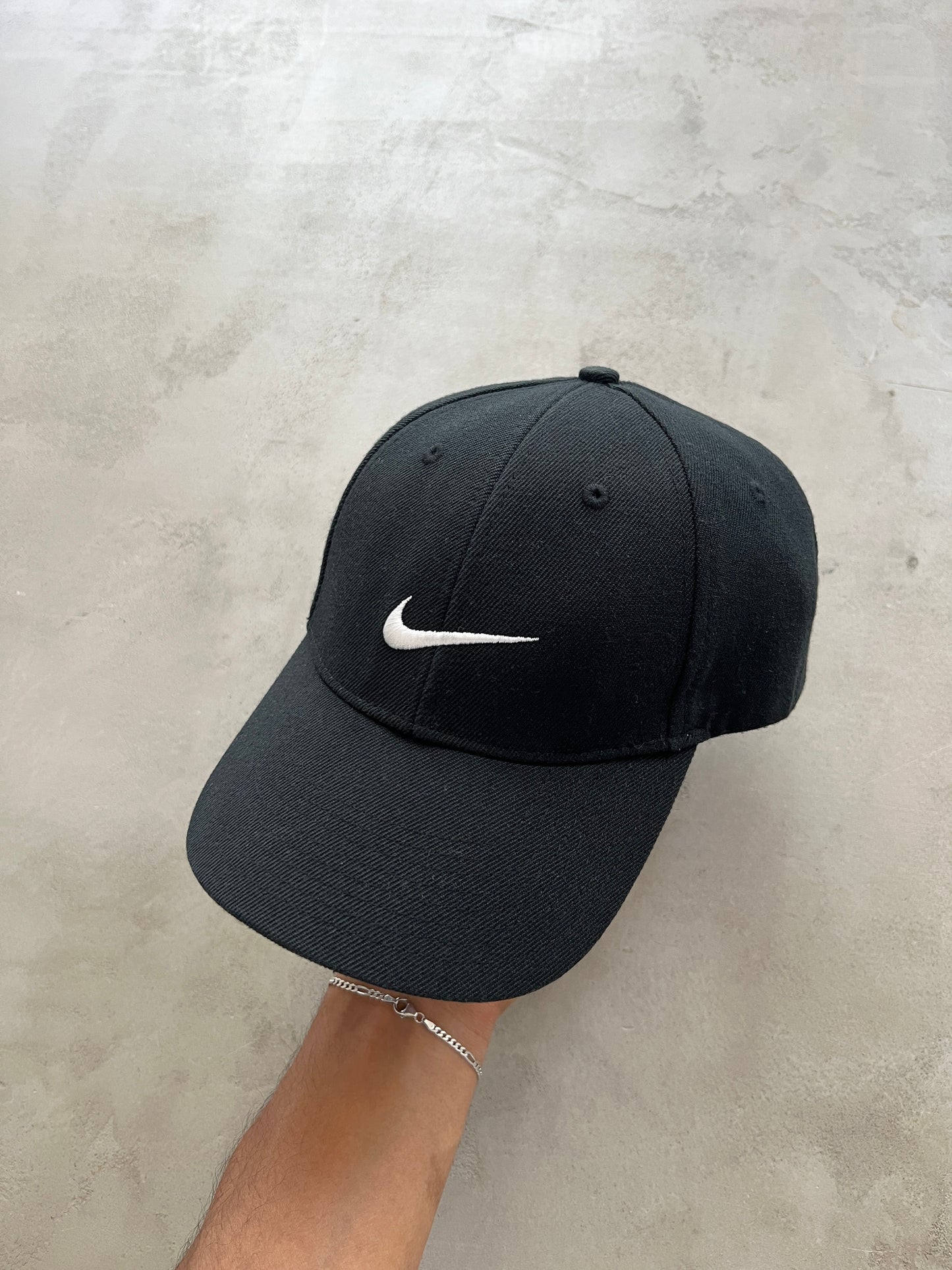 BLACK NIKE CAP - 2000S