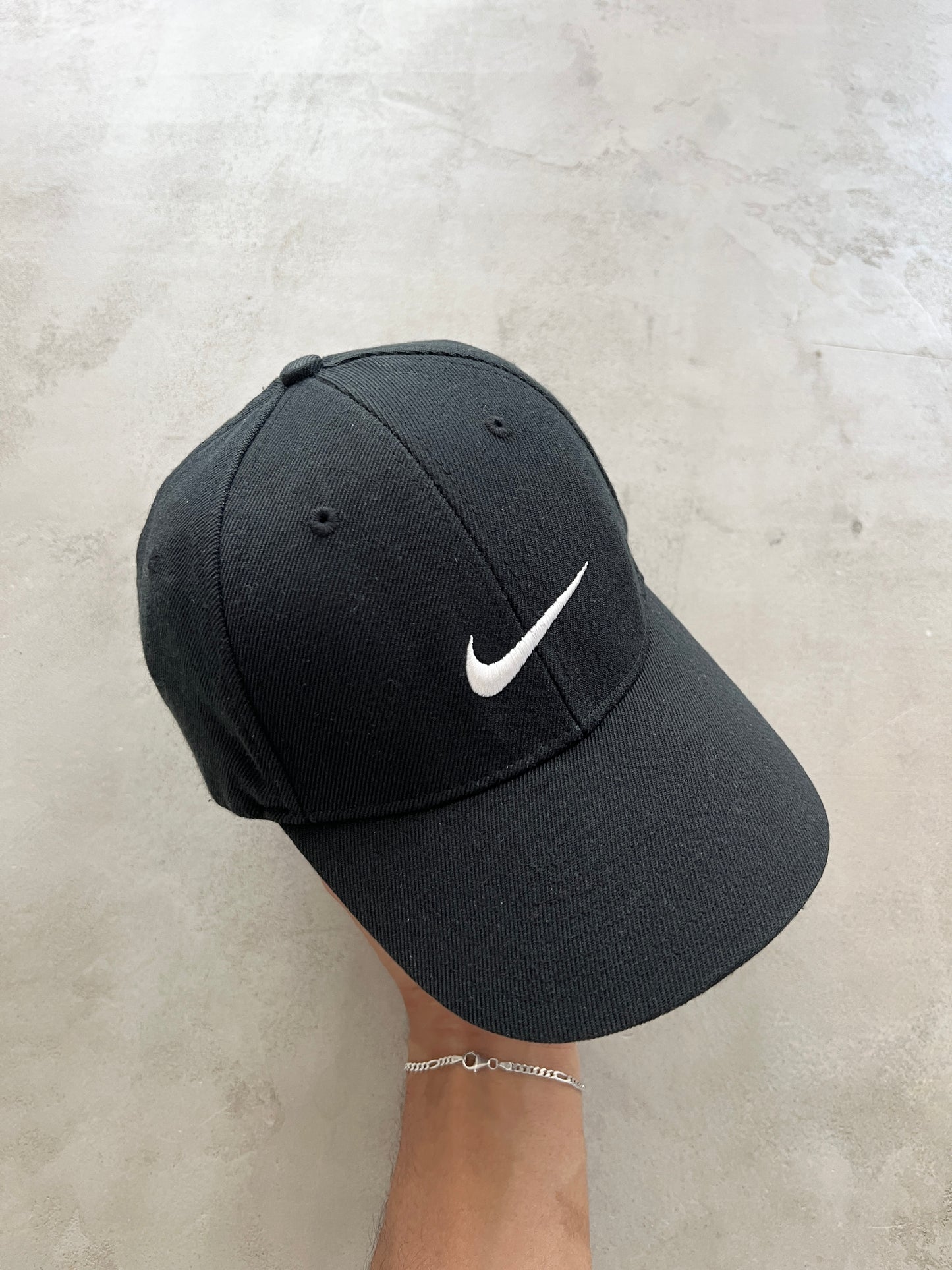 BLACK NIKE CAP - 2000S