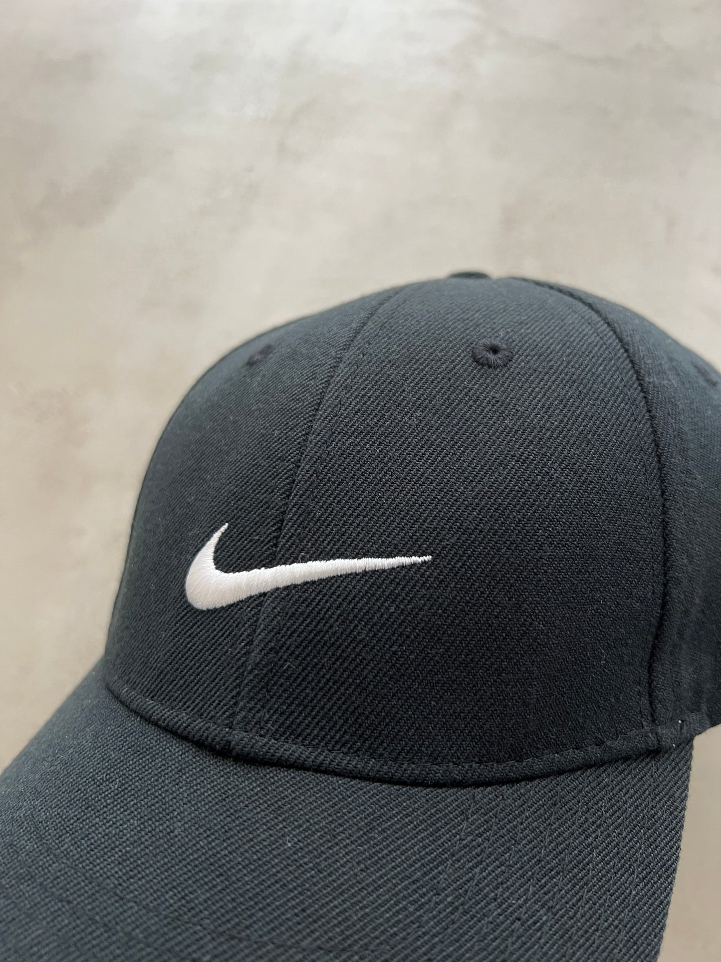 BLACK NIKE CAP - 2000S