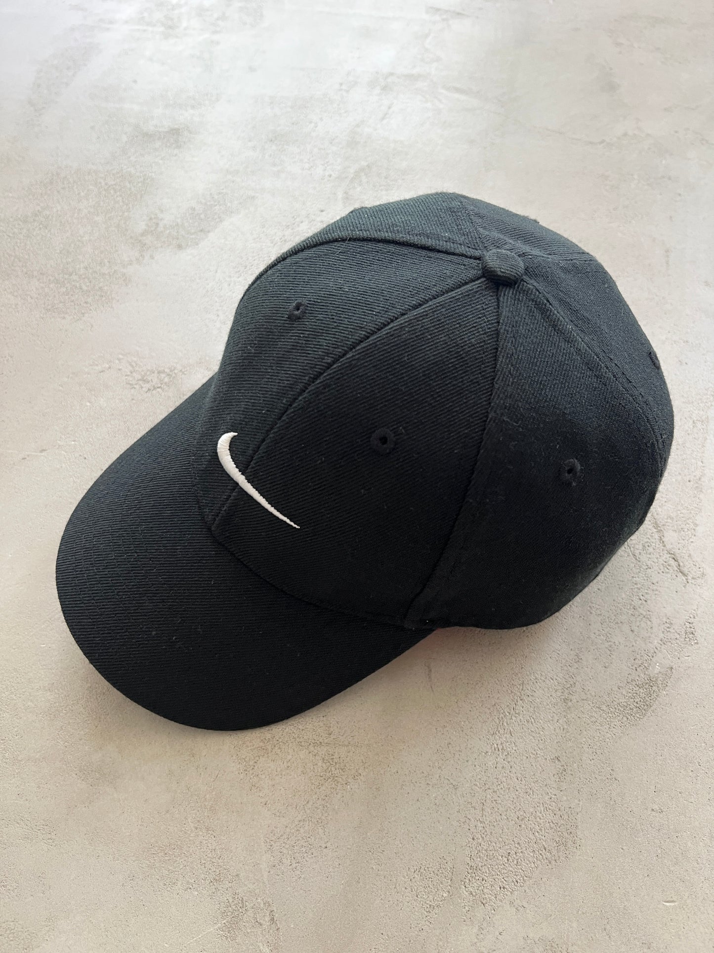 BLACK NIKE CAP - 2000S