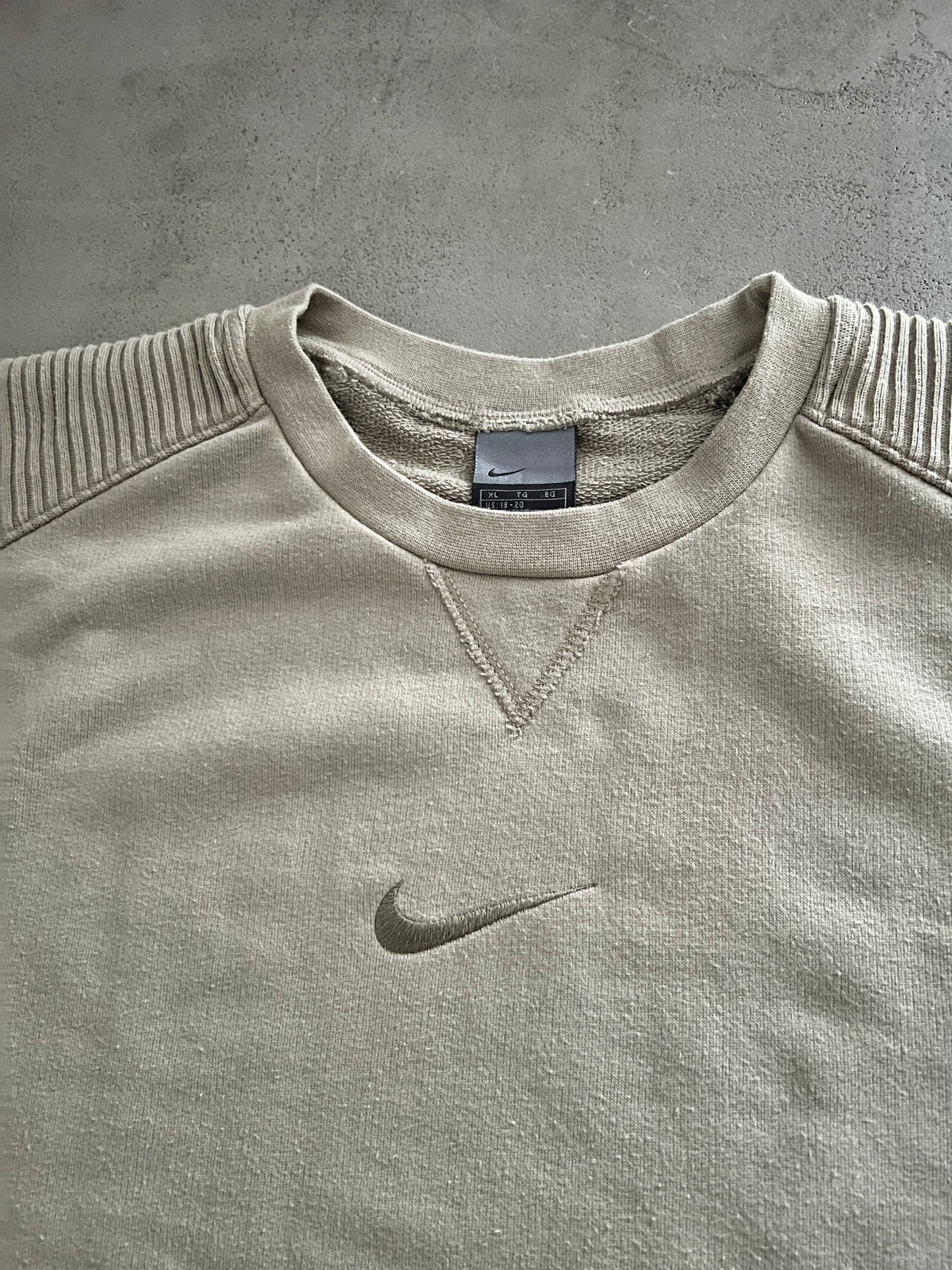 BEIGE NIKE SWEATER - 2000S - M