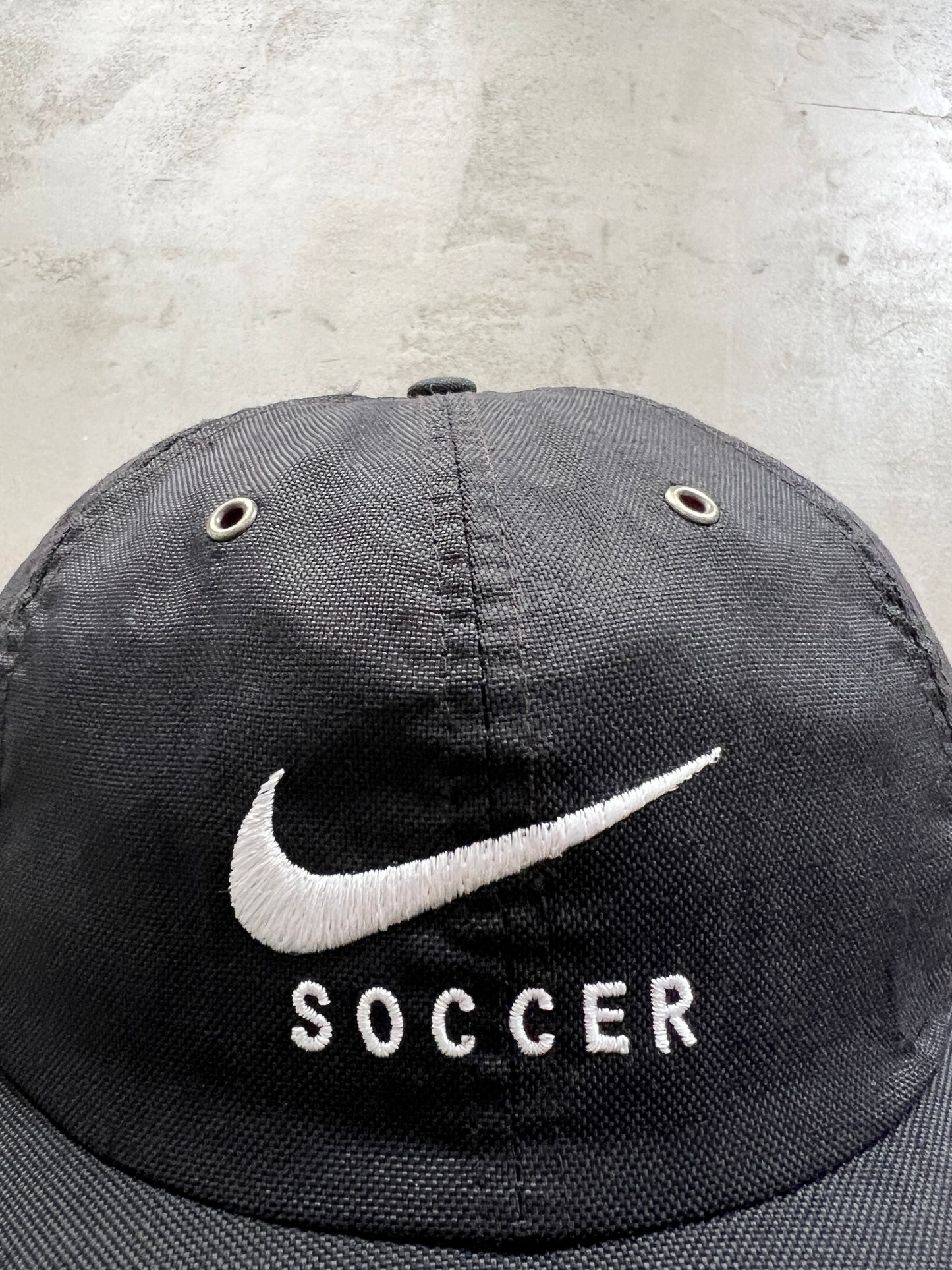 BLACK NIKE SOCCER CAP - 1990S