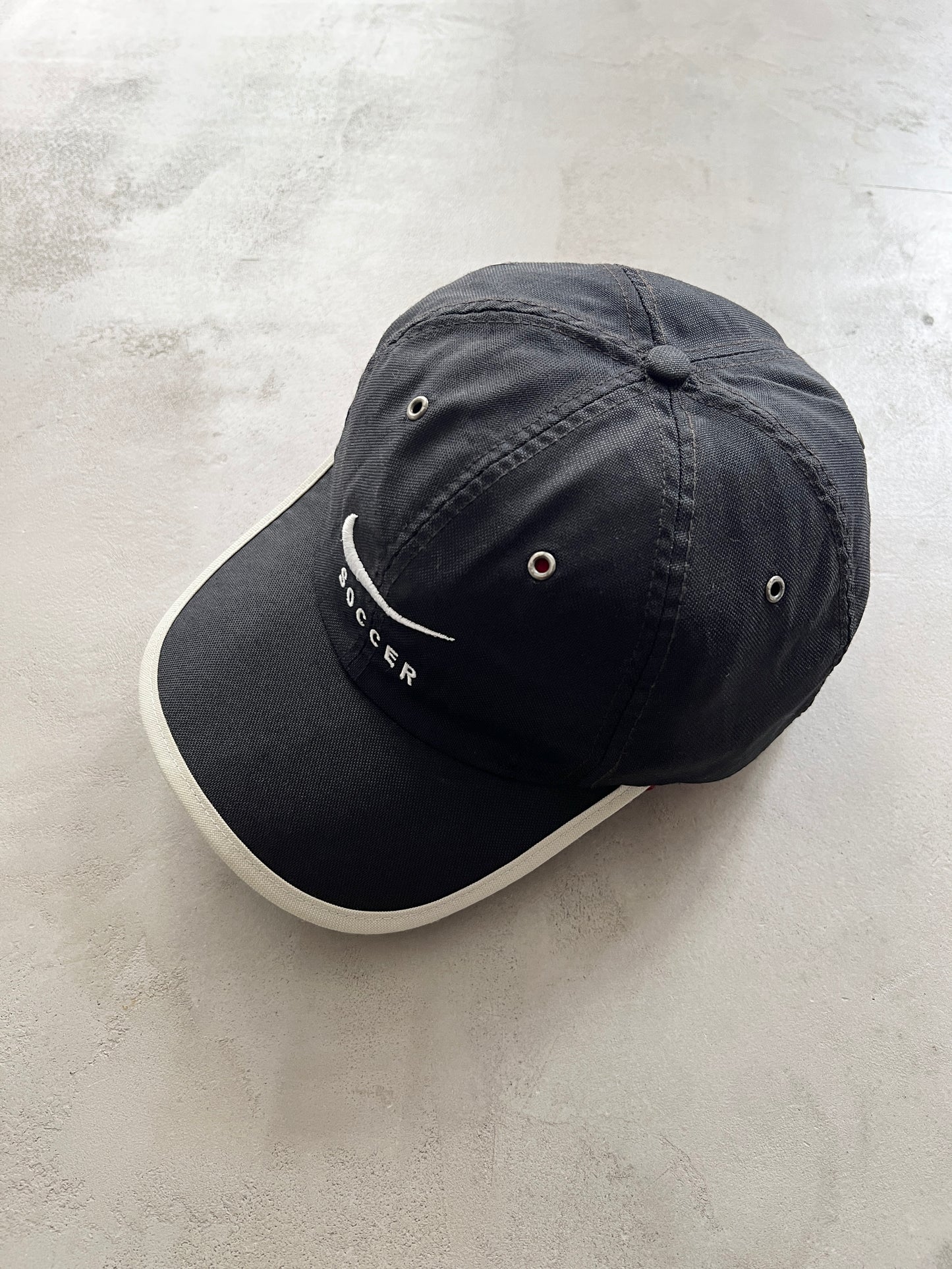 BLACK NIKE SOCCER CAP - 1990S