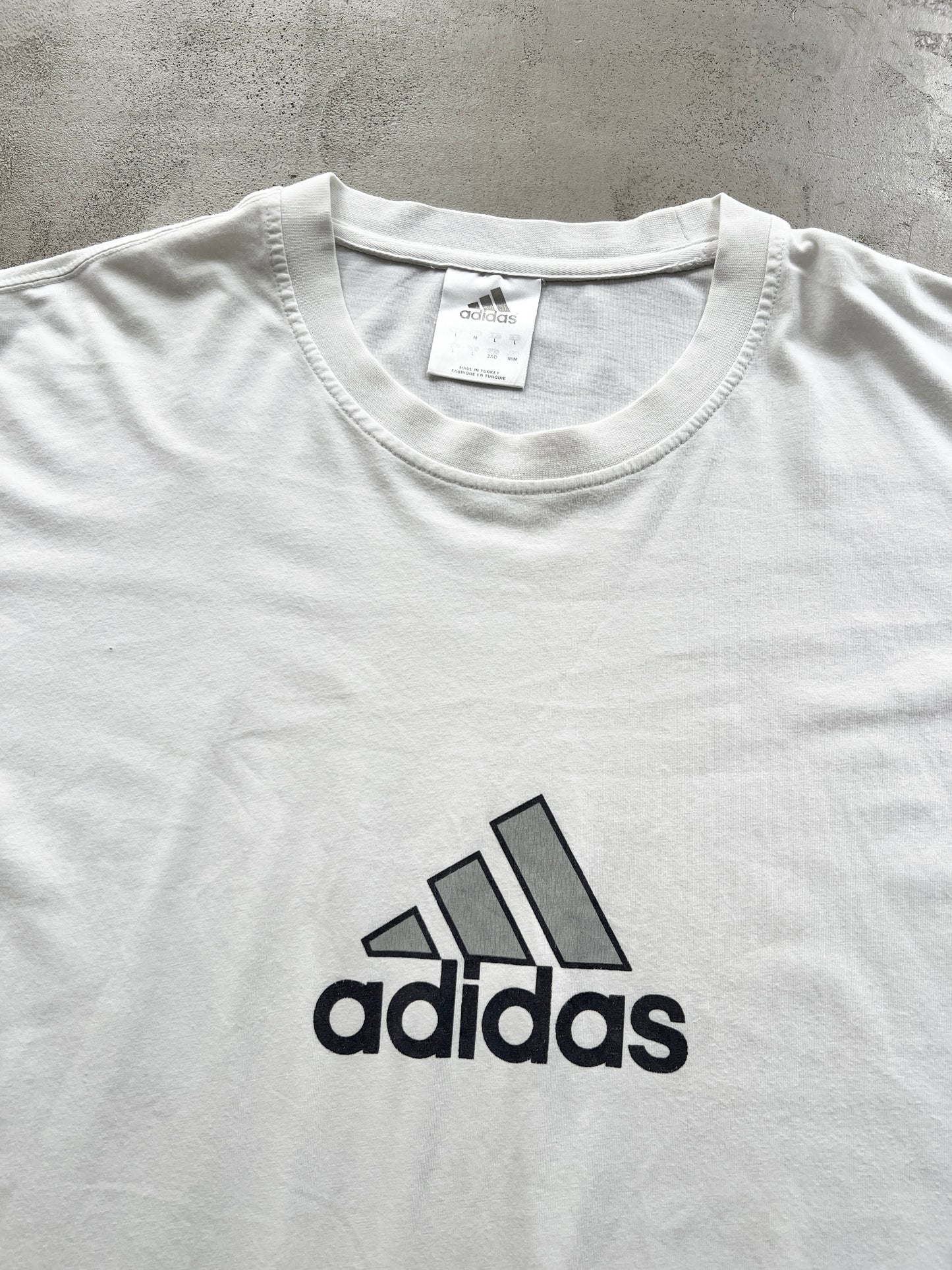 WHITE ADIDAS TEE - 2000S