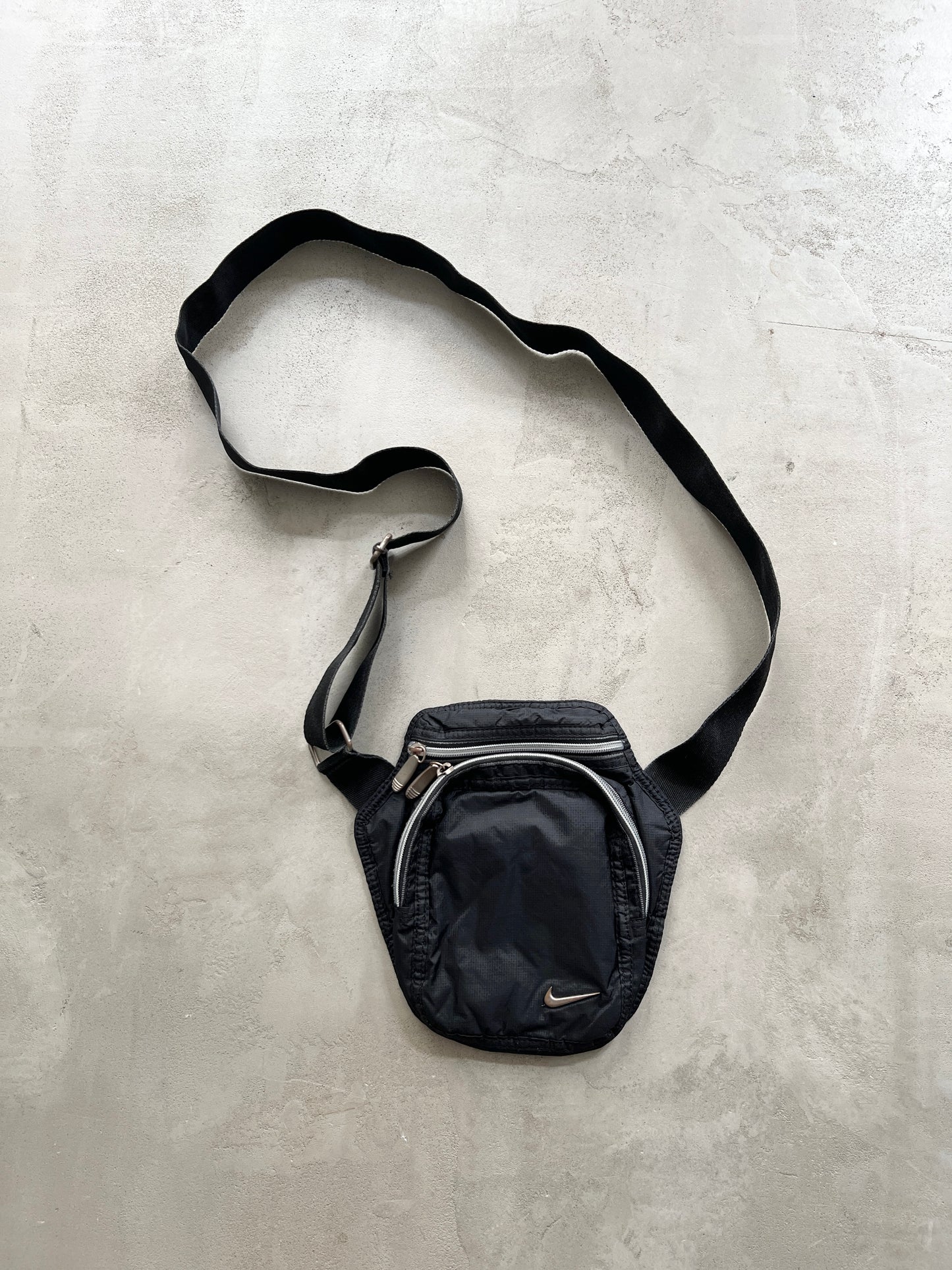 BLACK NIKE BAG - 2000S