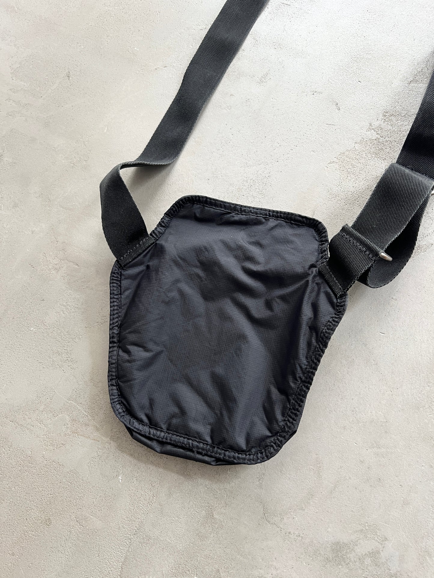 BLACK NIKE BAG - 2000S