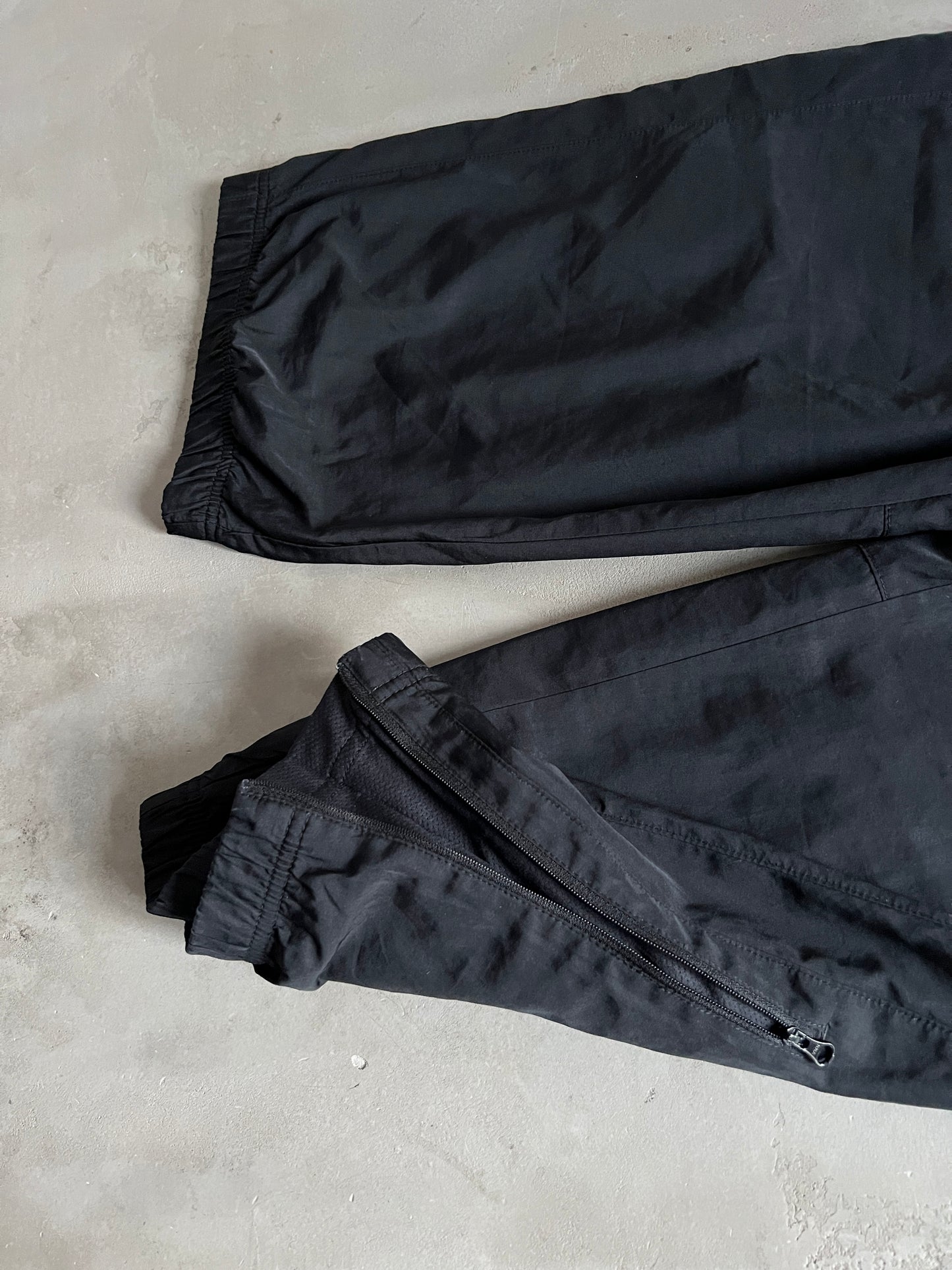 BLACK NIKE TRACK PANTS - 2000S - XL/L