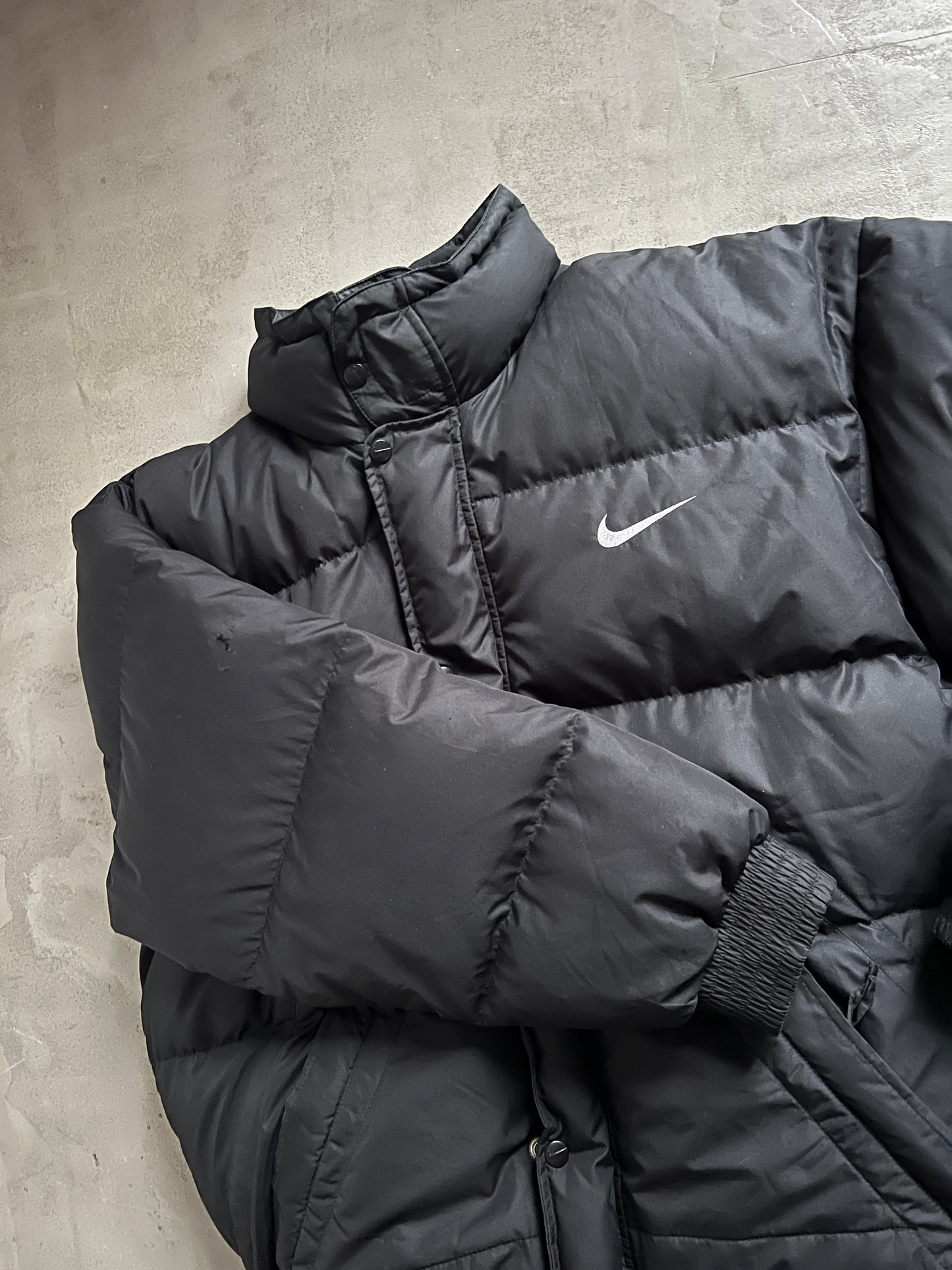 BLACK NIKE PUFFER - 1990S - L