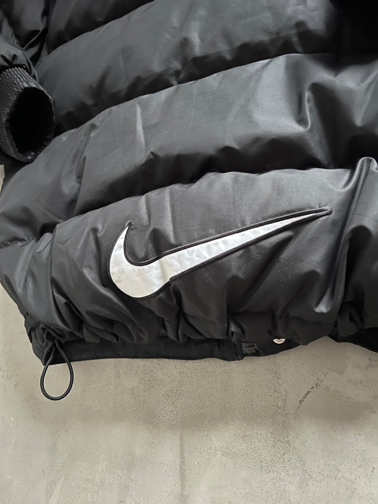 BLACK NIKE PUFFER - 1990S - L