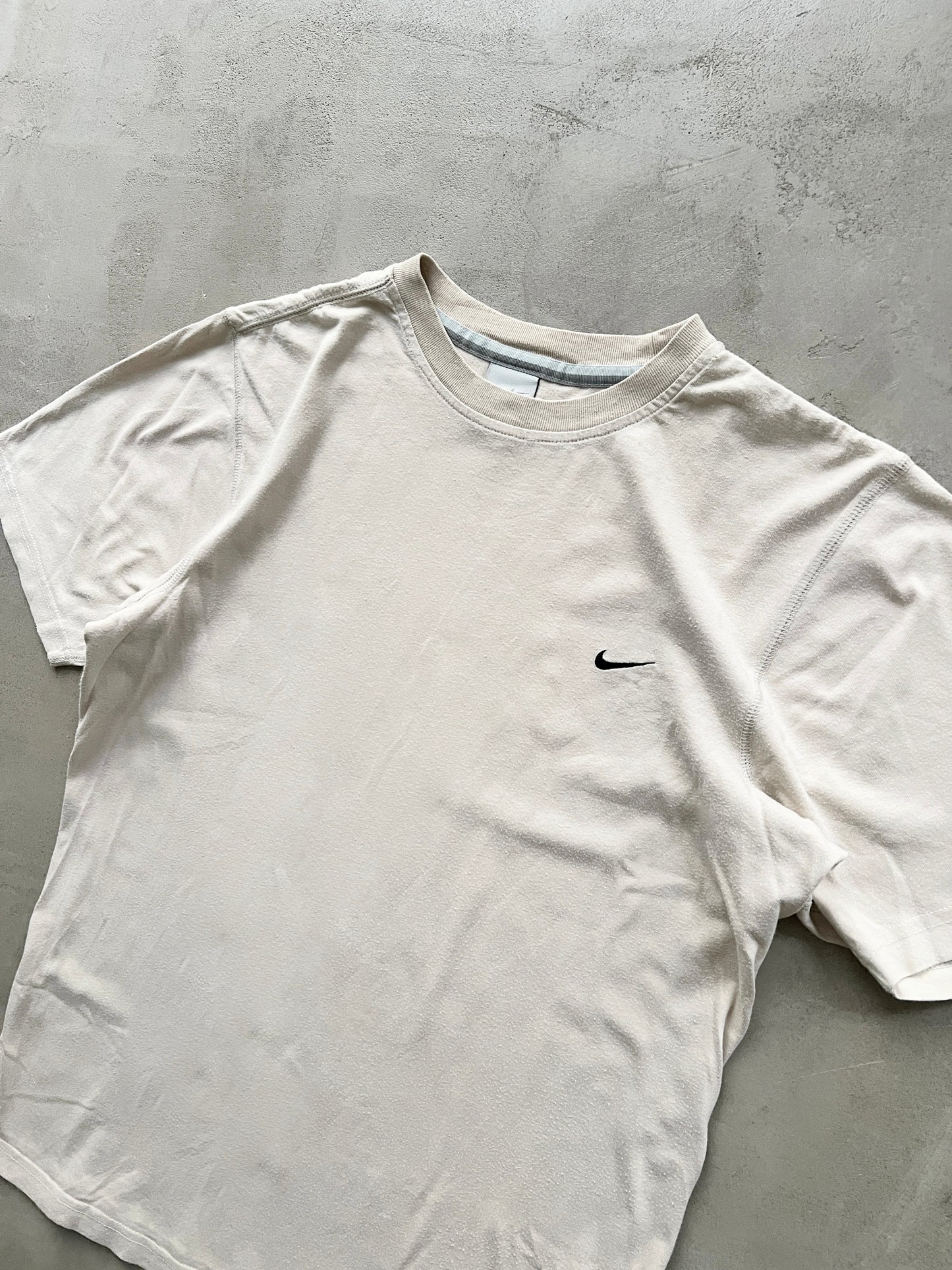 LIGHT BEIGE NIKE TEE - 2000S - L/M