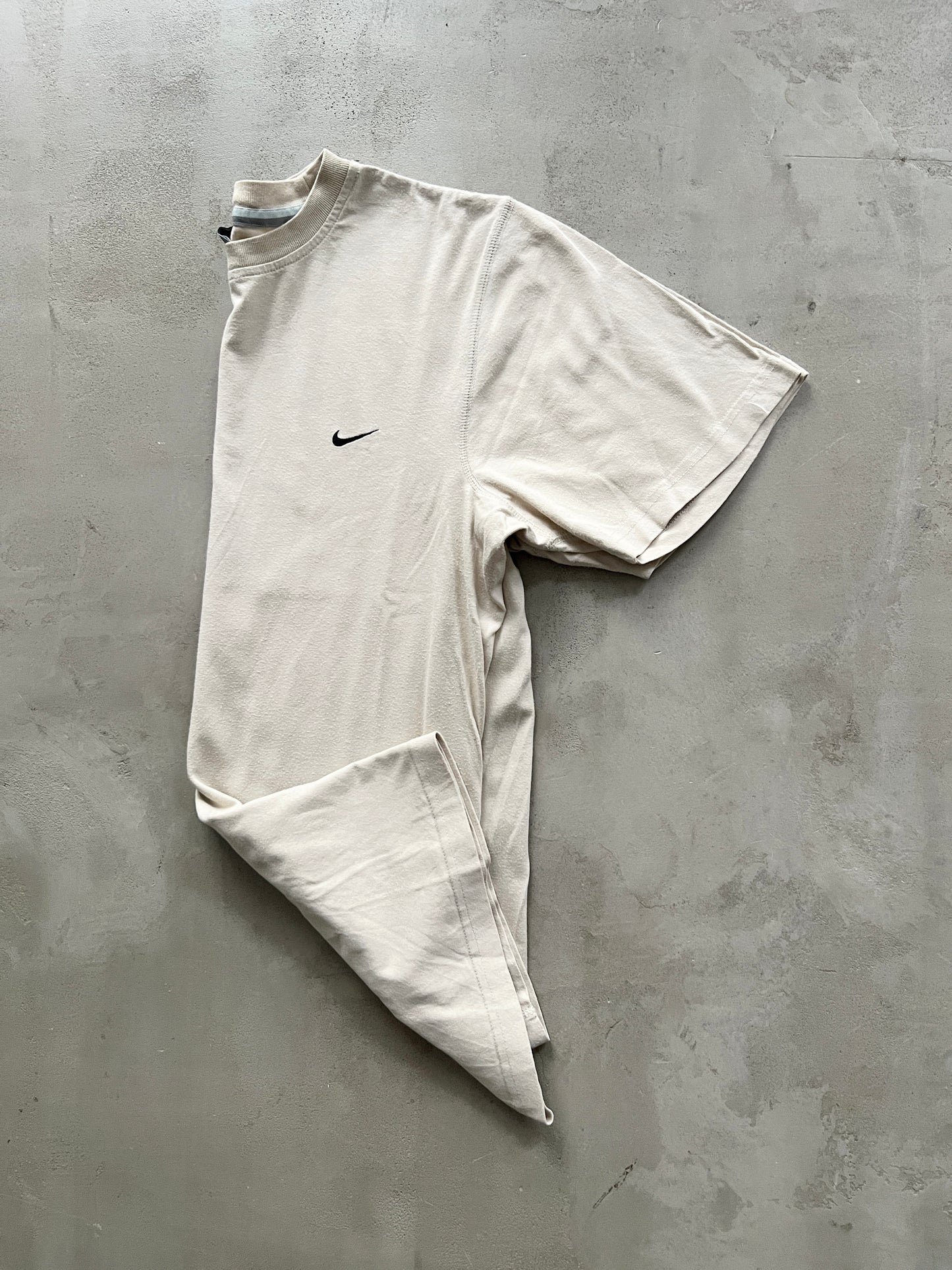 LIGHT BEIGE NIKE TEE - 2000S - L/M